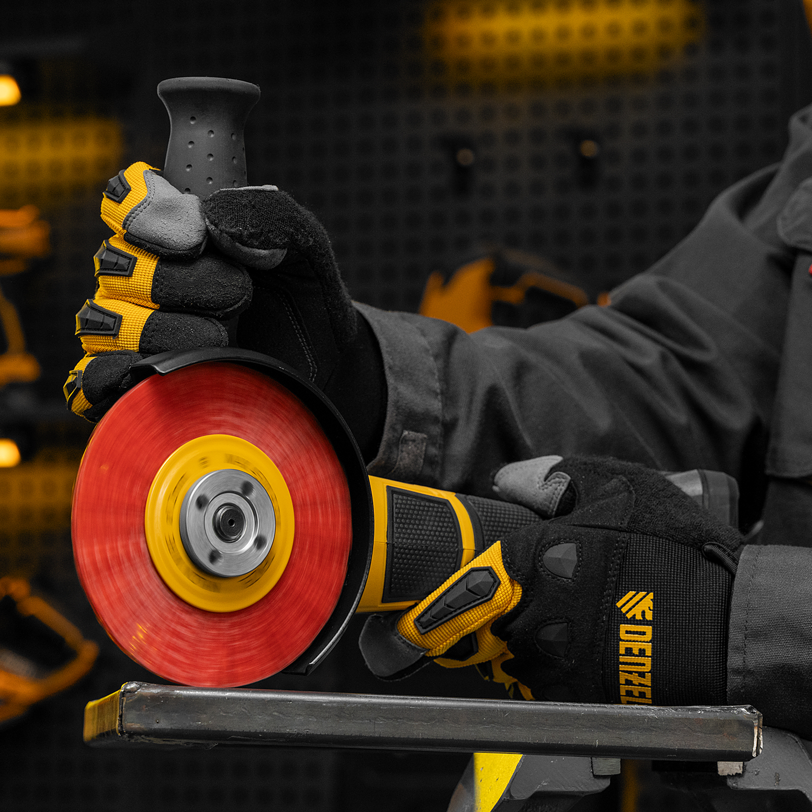 Щетка для УШМ, 125 мм, Плоская, нейлоновая щетина, посадка 22,2 мм Denzel