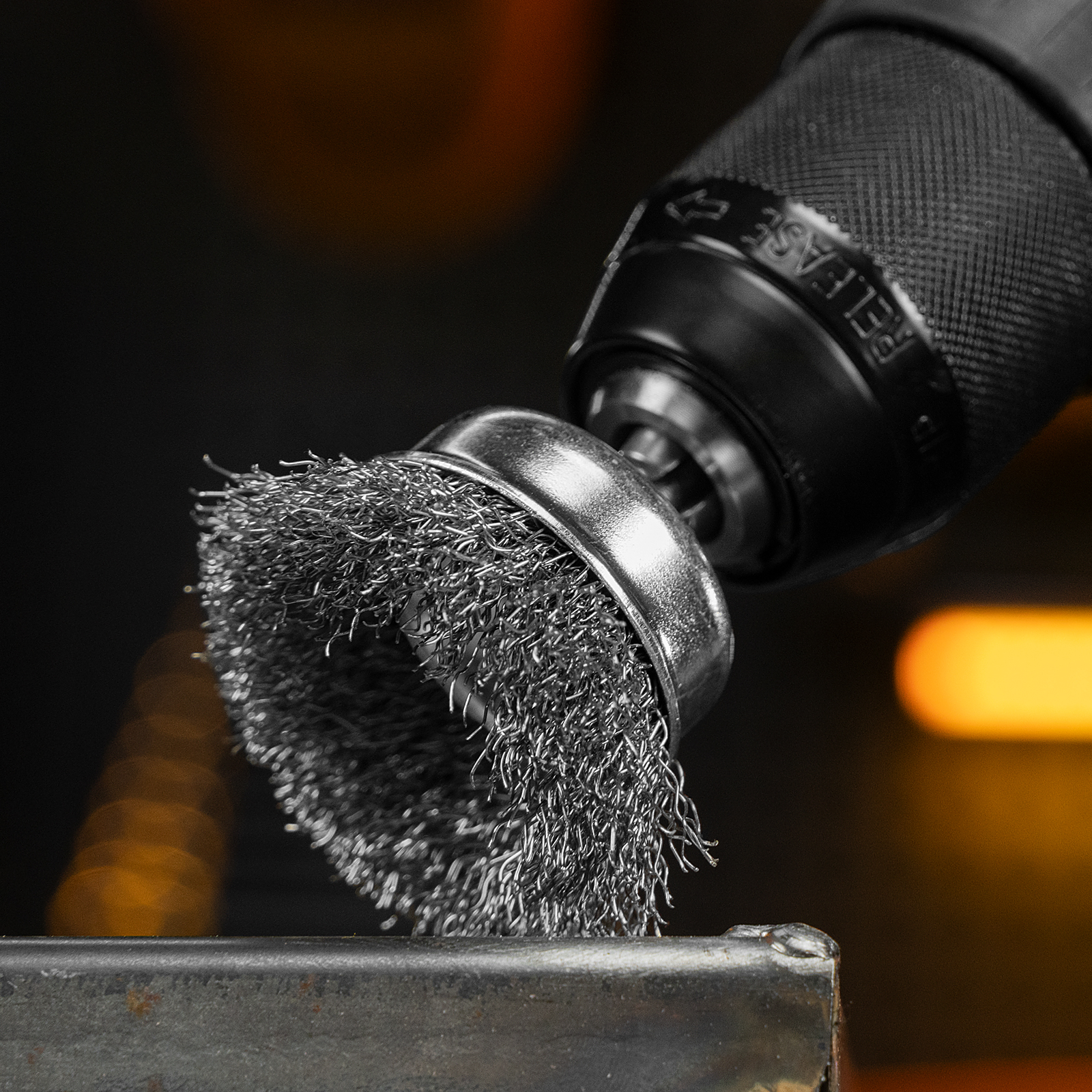 Набор щеток для дрели, 2 Плоские 50-75мм, 3 Чашки 25-50-75мм, шпилька,  нерж.вит. проволока Denzel