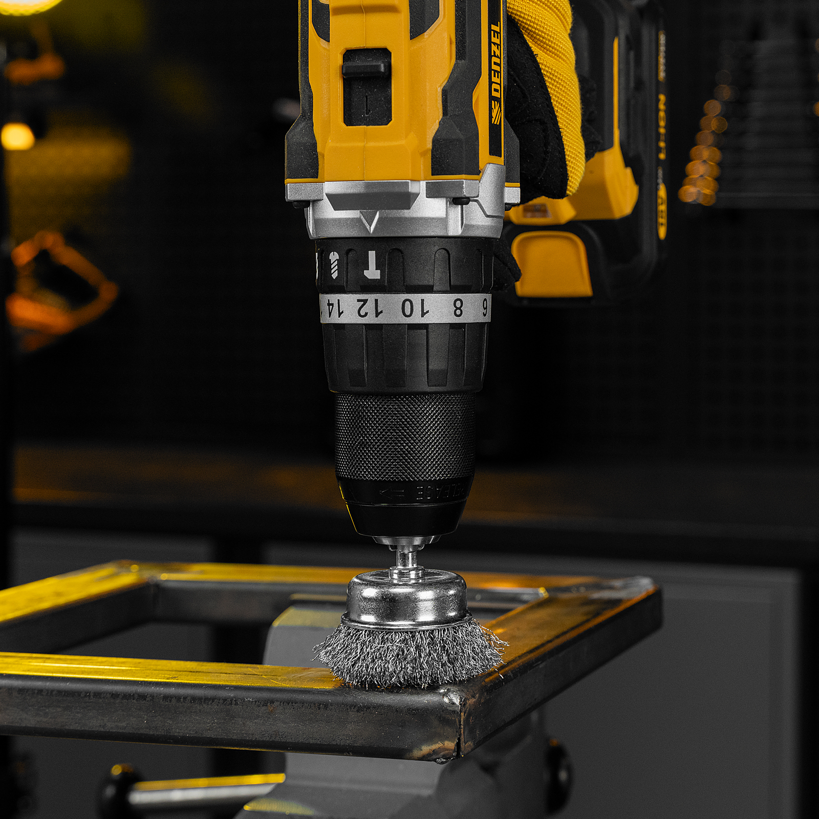 Набор щеток для дрели, 1 Плоская 50мм, 2 Чашки 25-50мм, шпилька, нерж. вит. проволока Denzel