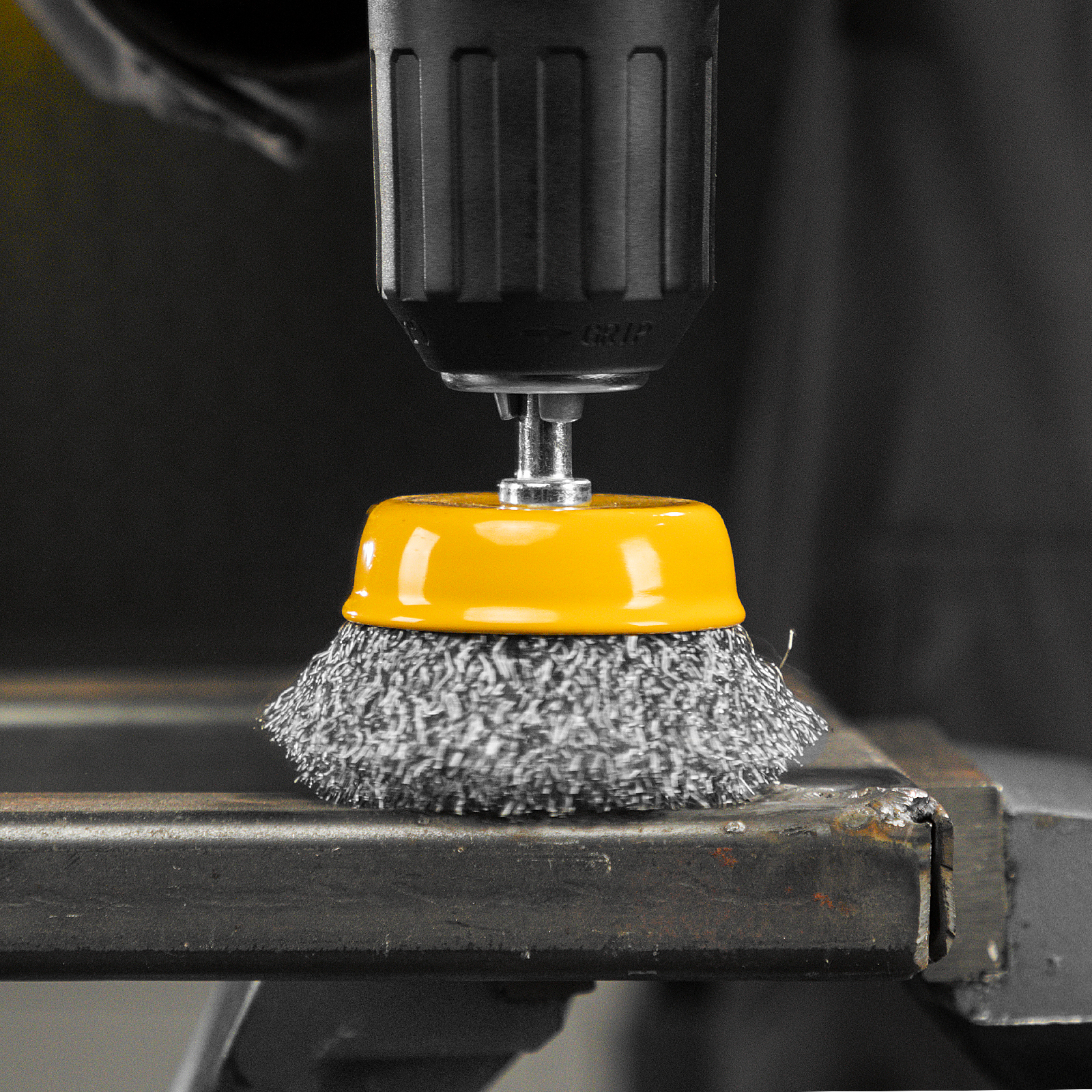 Щетка для дрели, 65 мм, Чашка, со шпилькой , нержавеющая витая проволока Denzel