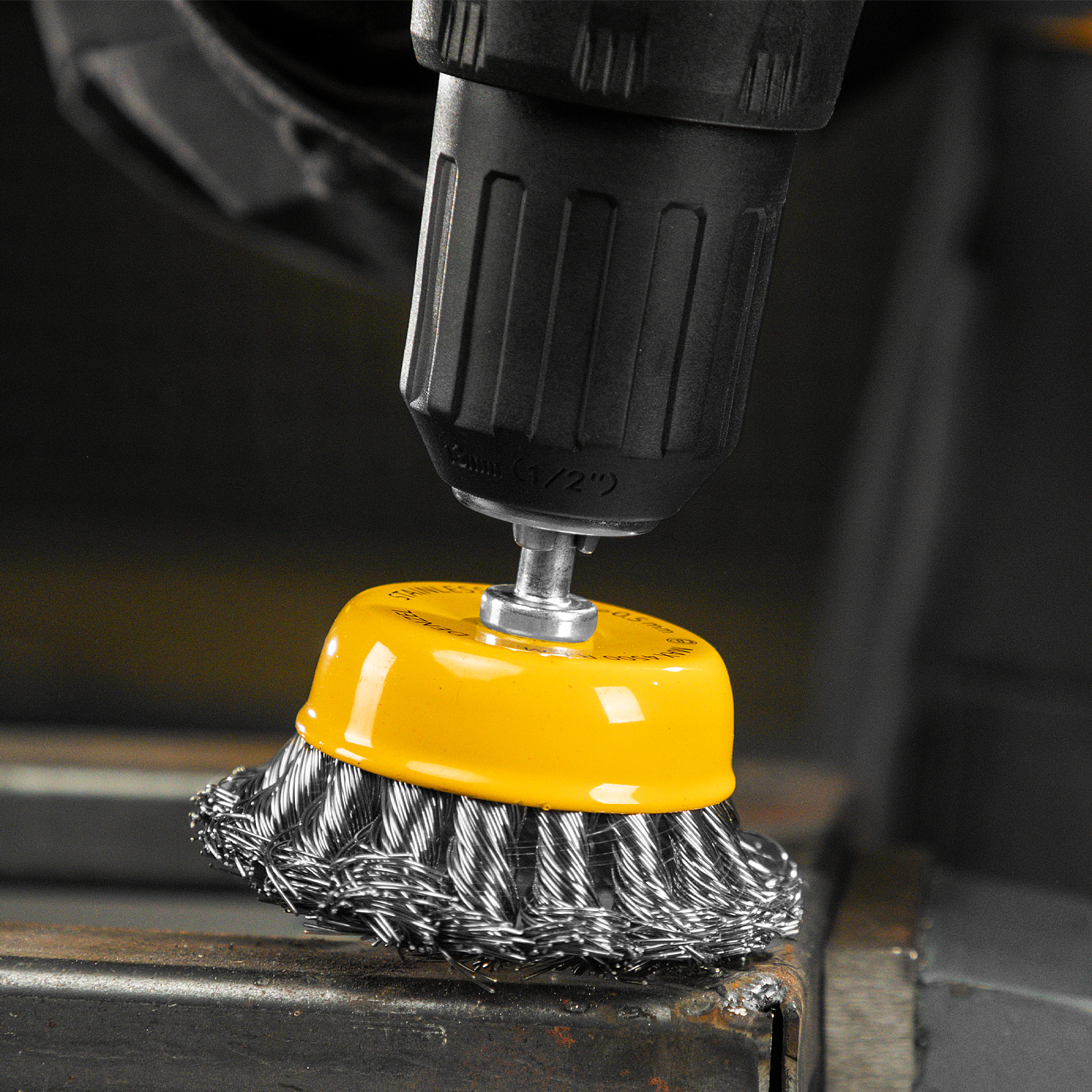 Щетка для дрели, 65 мм, Чашка, со шпилькой, нержавеющая крученая проволока Denzel