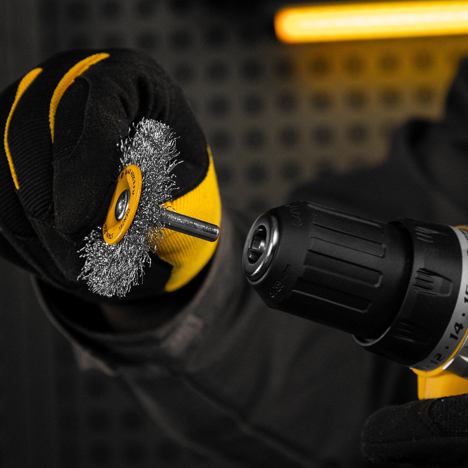 Щетка для дрели, 60 мм, Плоская, со шпилькой, нержавеющая витая проволока Denzel