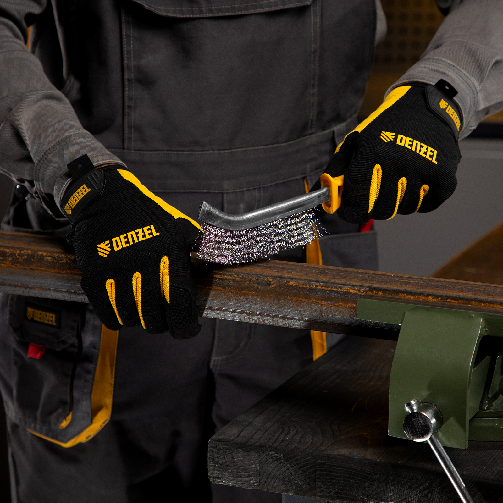 Щетка металлическая с пластмассовой ручкой, нержавеющая проволока DENZEL