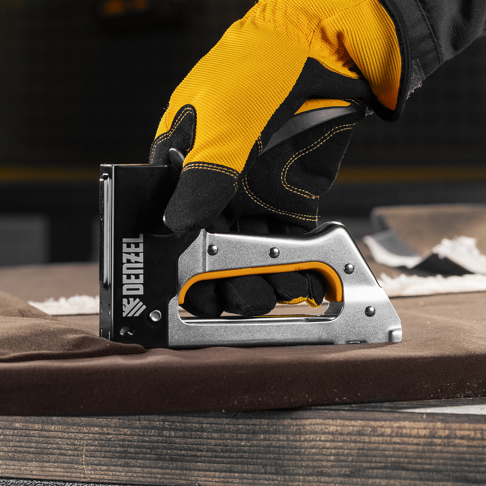 Степлер металлический, скобы в комплекте, 2К рукоятка, тип 53, 6-10 мм Denzel