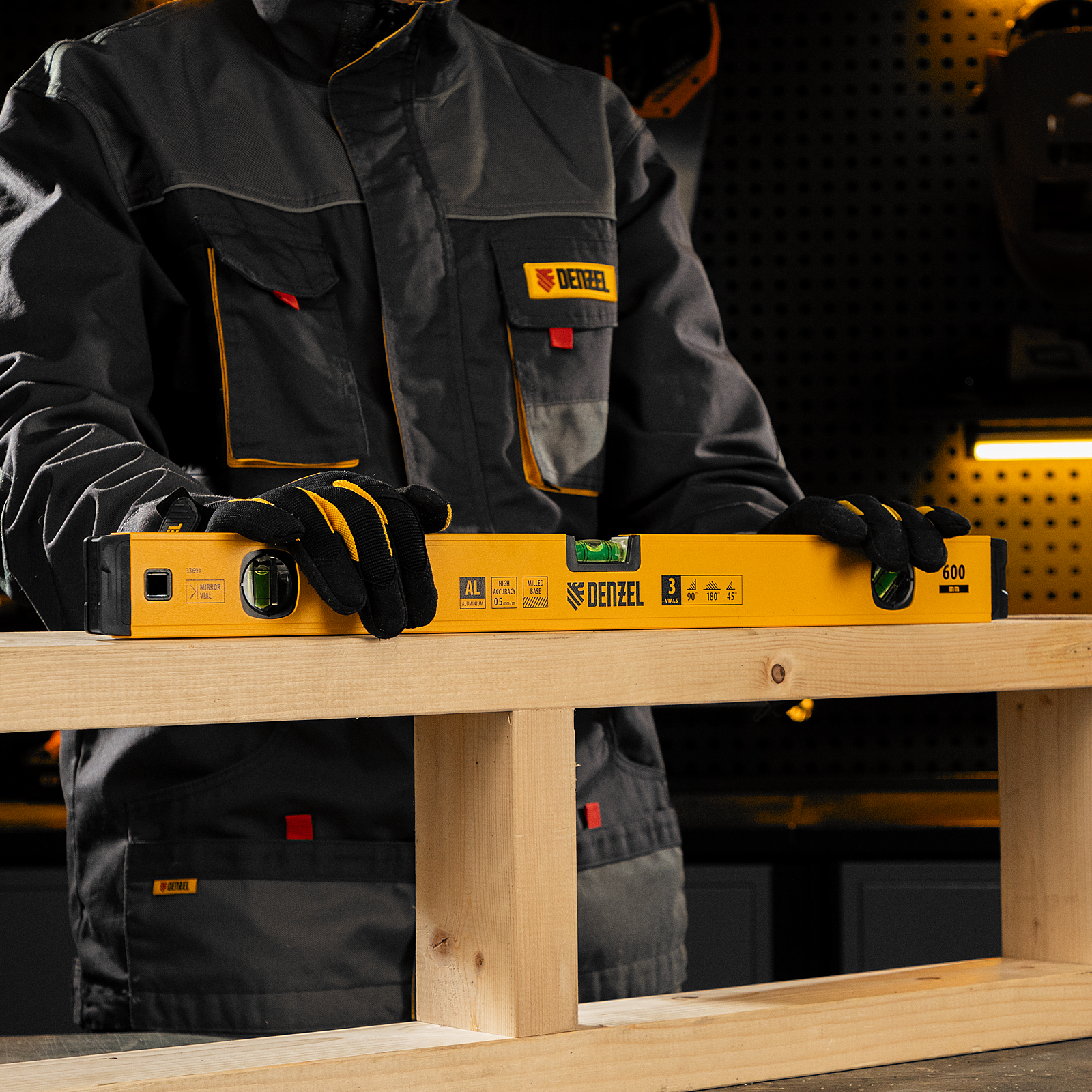 Уровень алюминиевый, магнит, фрезерованный, 3 глазка (1 зеркал.) 0,5 мм/м, 600 мм Denzel