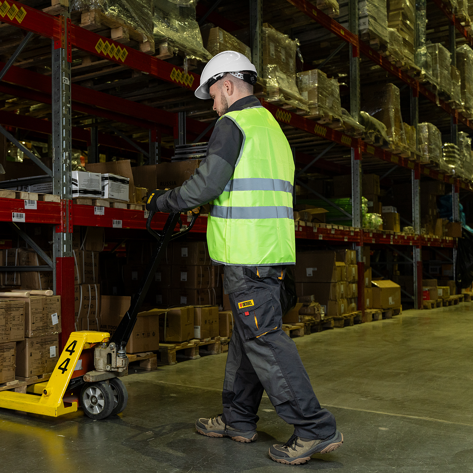 Каска защитная ударопрочная, ABS/PC, плавная регулировка, модель «Форвард» (К-05)белая Denzel