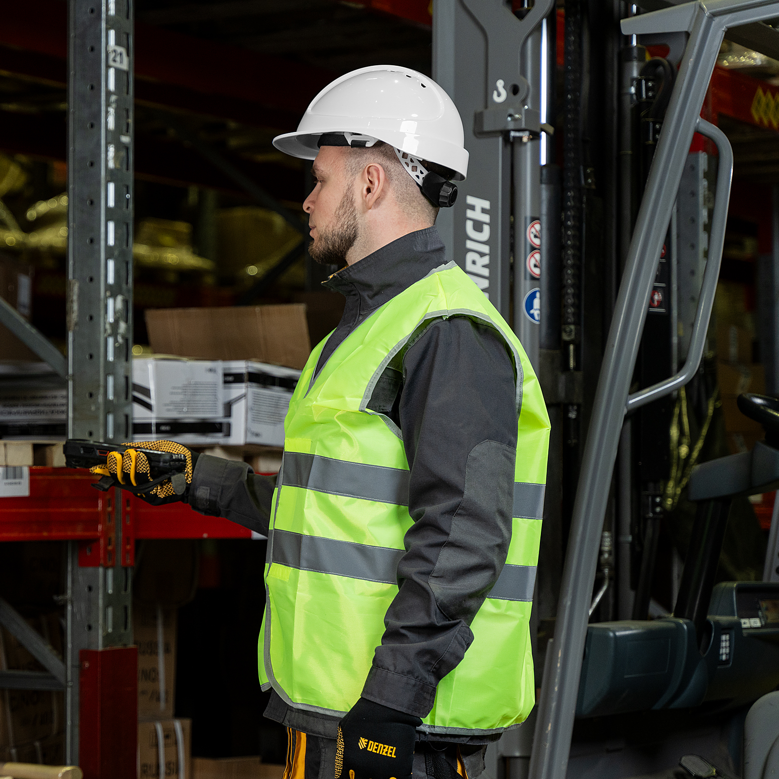 Каска защитная ударопрочная, ABS/PC, плавная регулировка, модель «Форвард» (К-05)белая Denzel