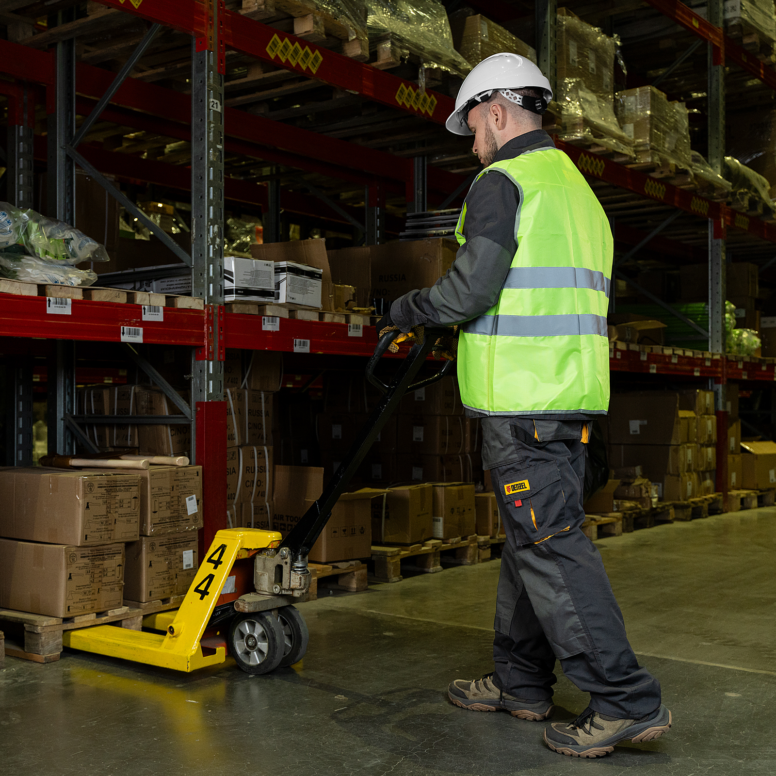 Каска защитная ударопр.«Форвард» (К-05)ABS/PC,комплект со встроен.очк.ОЧК-05 Форвард,белая Denzel