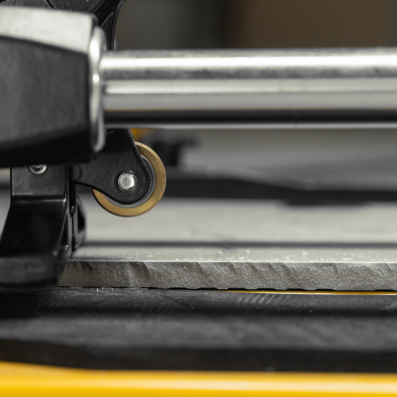 Плиткорез 1000х14мм, цельнометал. напр., каретка на подш., стальная станина, рукоятка-пенал Denzel