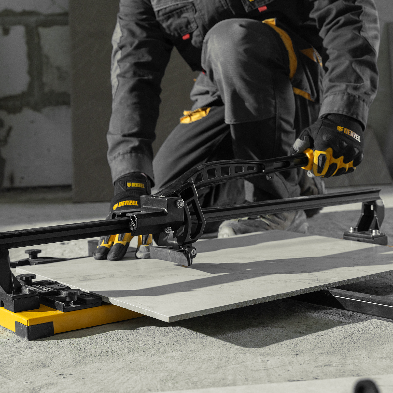 Плиткорез рельсовый 600х16мм, каретка на подш., стальная станина, усил. рукоятка-пенал Denzel