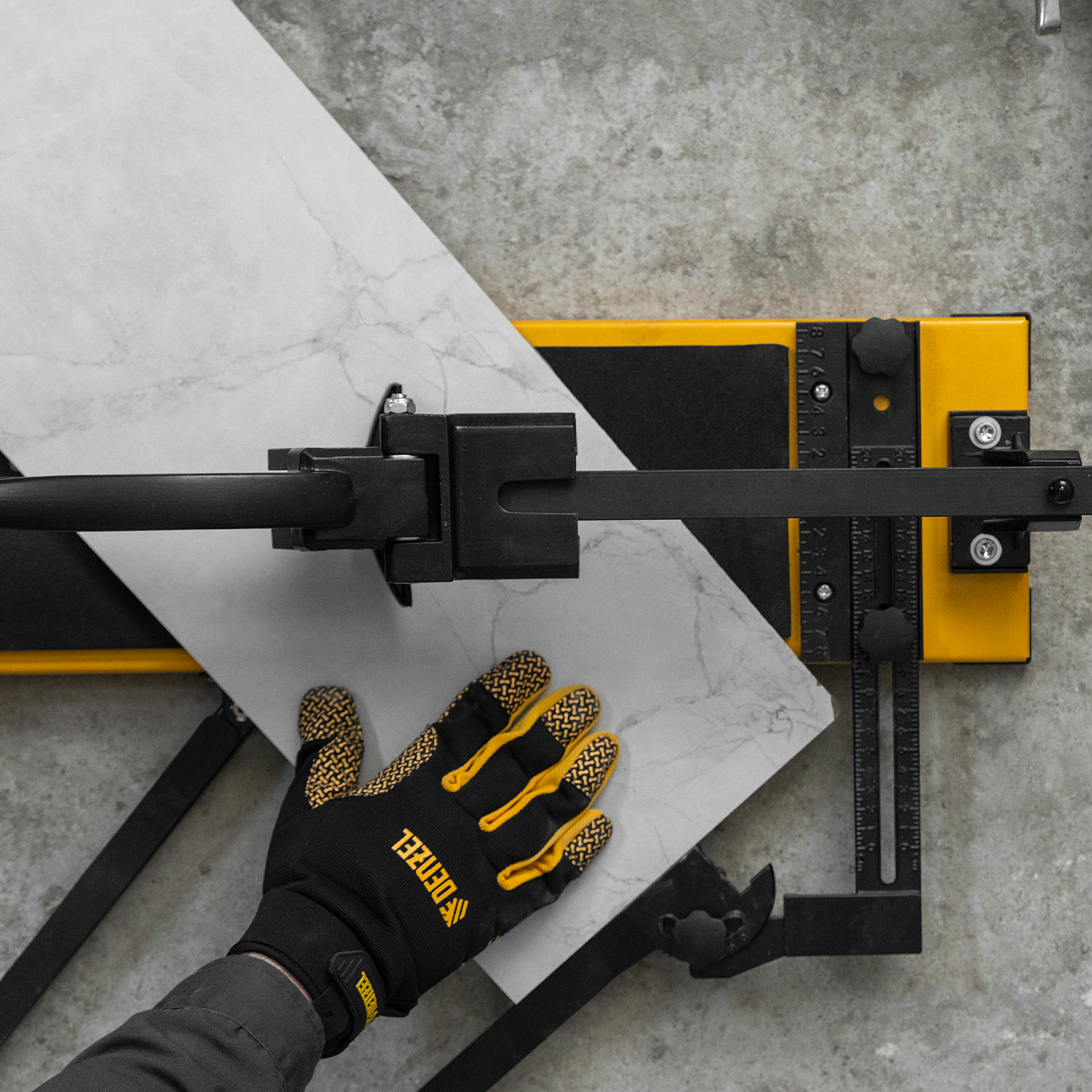 Плиткорез рельсовый 800х16мм, каретка на подш., стальная станина, усил. рукоятка-пенал Denzel