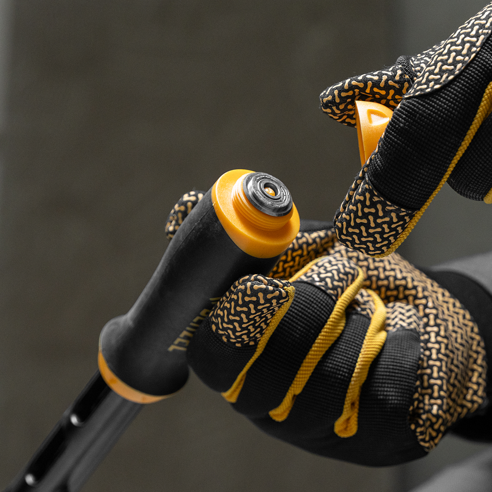 Плиткорез рельсовый 1000х16мм, каретка на подш., стальная станина, усил. рукоятка-пенал Denzel