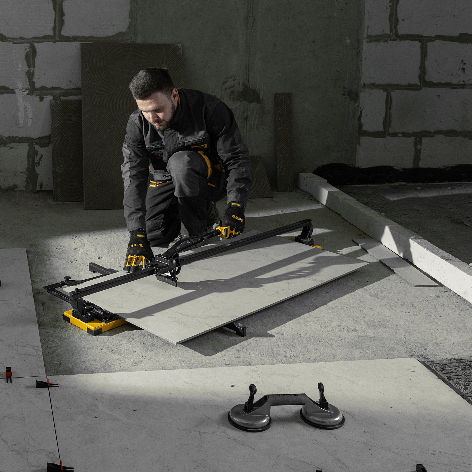 Плиткорез рельсовый 1200х16мм, каретка на подш., стальная станина, усил. рукоятка-пенал Denzel