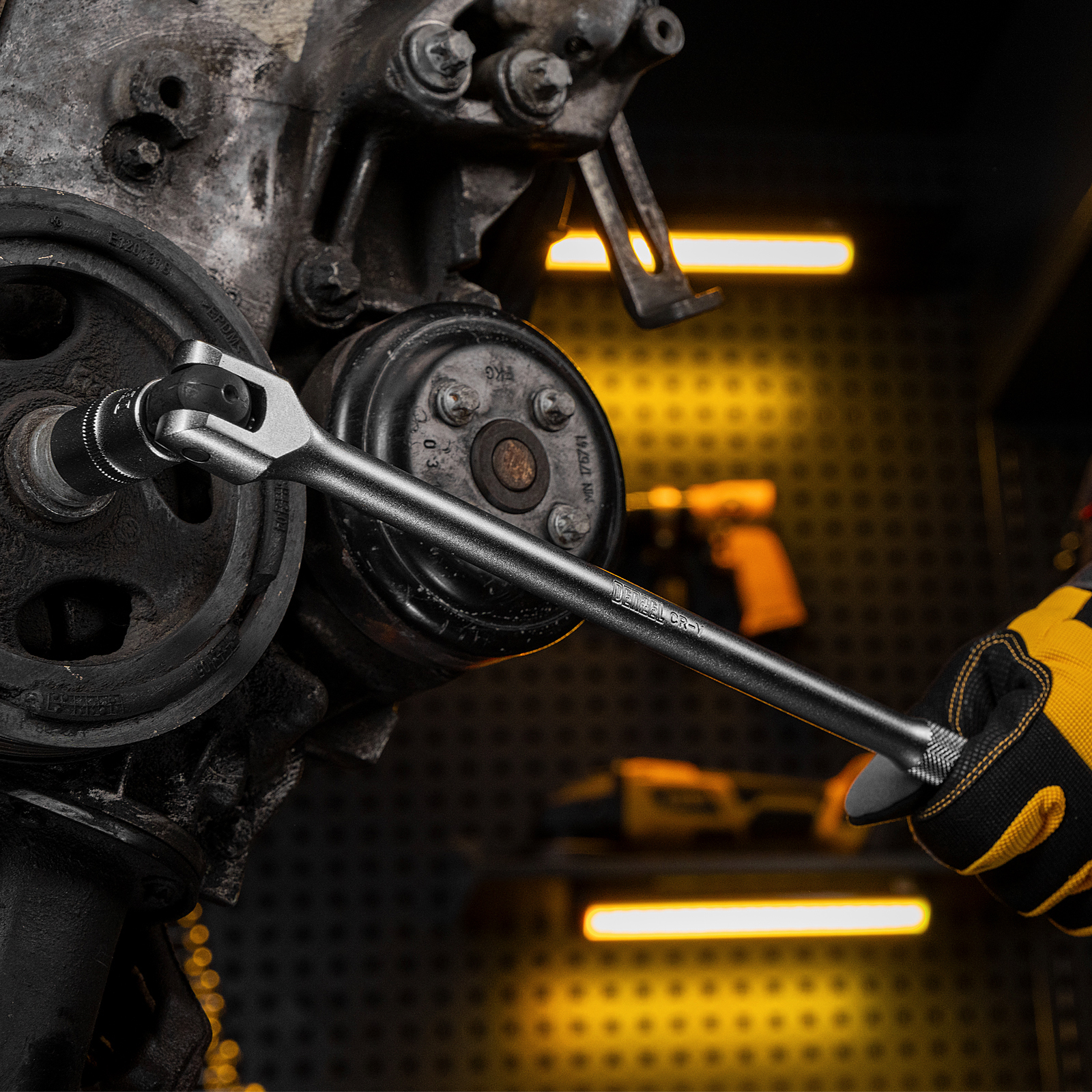 Набор инструментов, 1/2", 1/4", CrV, S2, пластиковый кейс, 84 предмета Denzel