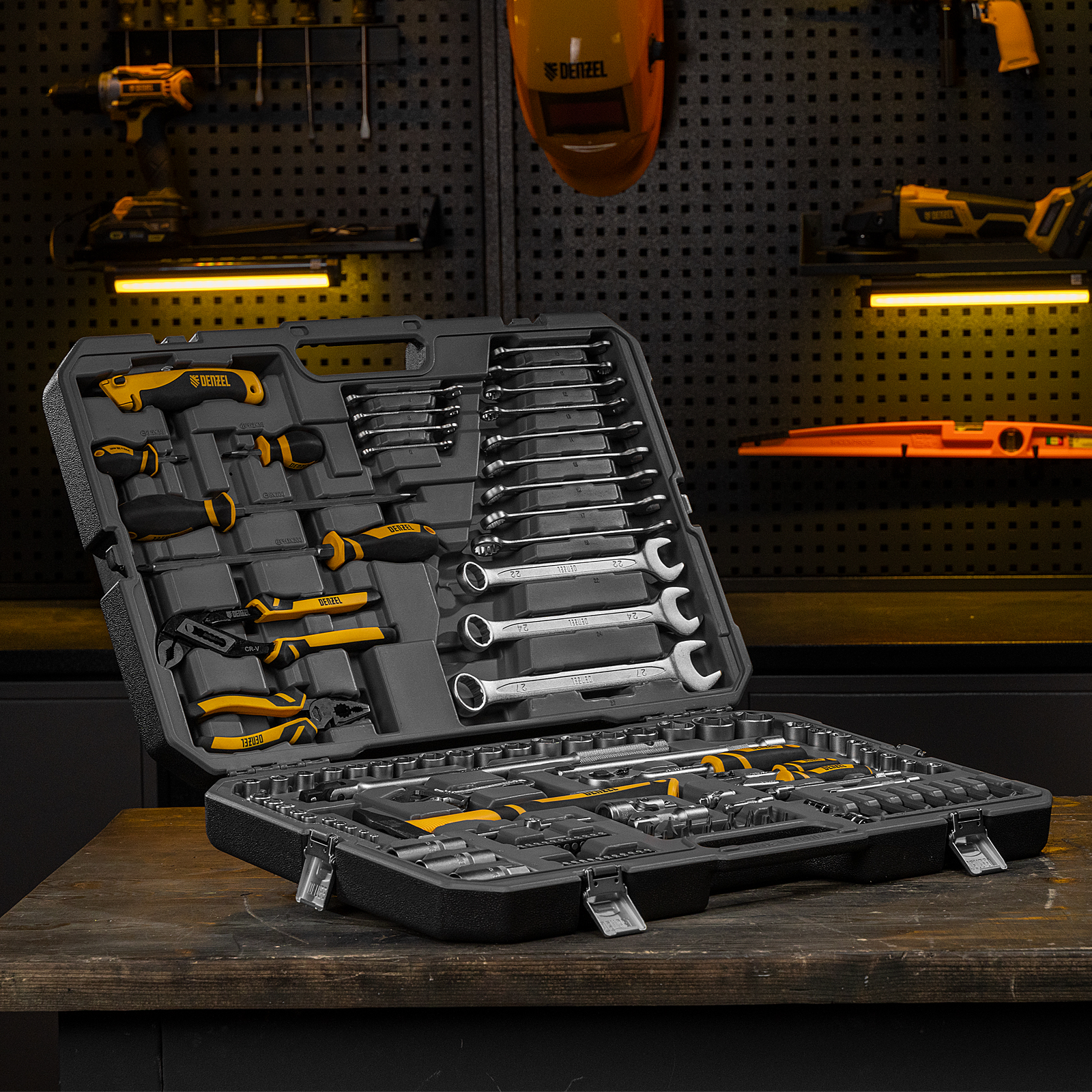 Набор инструментов, 1/2", 1/4", CrV, S2, пластиковый кейс, 122 предмета Denzel