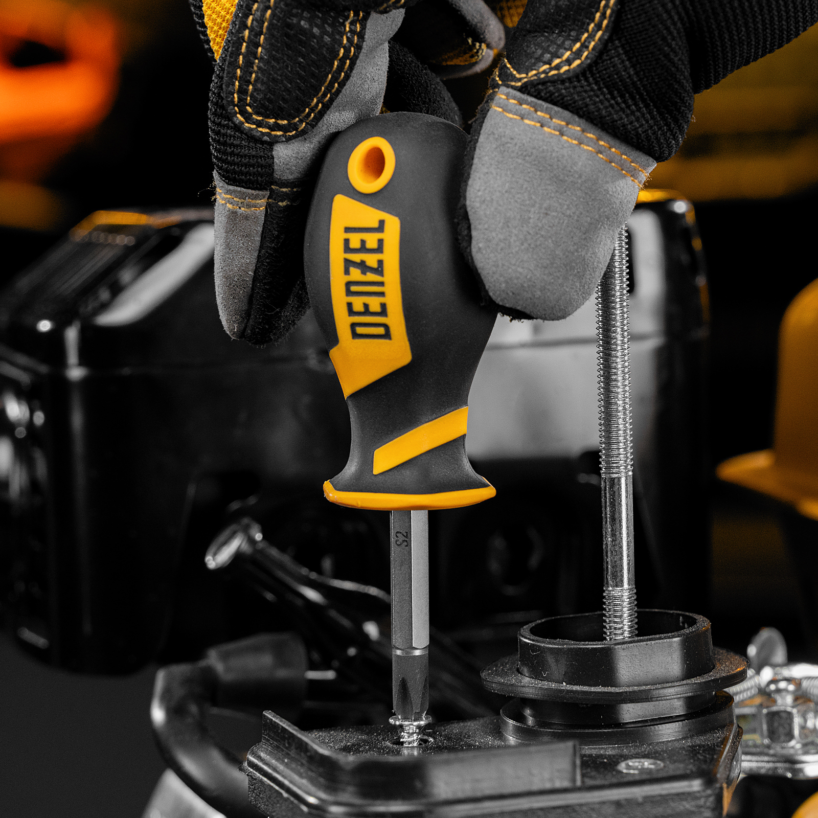 Набор инструментов, 1/2", 1/4", CrV, S2, пластиковый кейс, 122 предмета Denzel