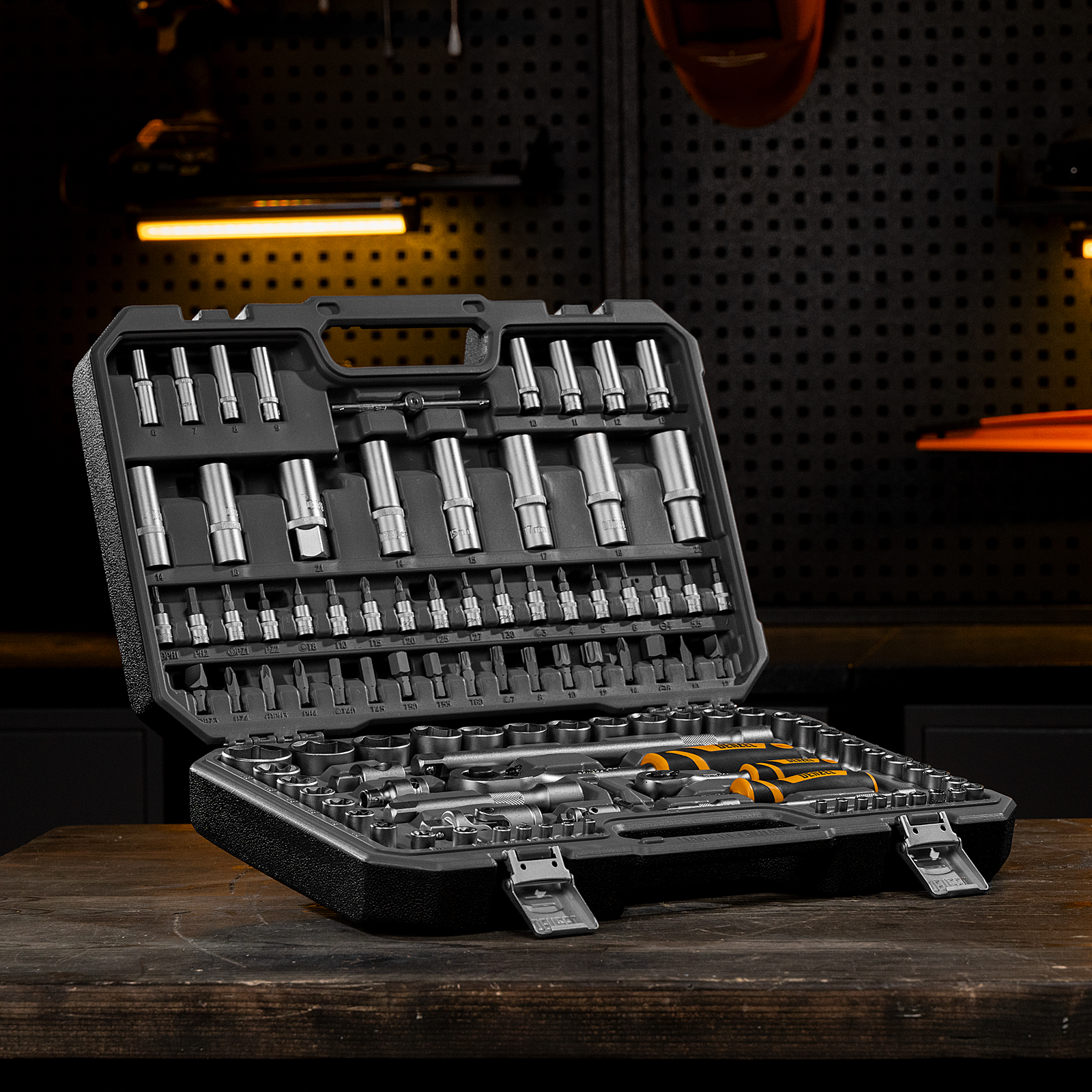 Набор инструментов, 1/2", 1/4", CrV, S2, пластиковый кейс, 109 предметов Denzel