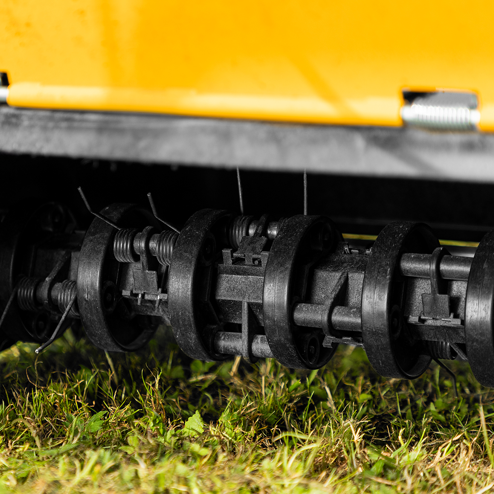 Скарификатор-аэратор бензиновый SAG-400, 212 см3, -15/+10 мм, 40 см Denzel