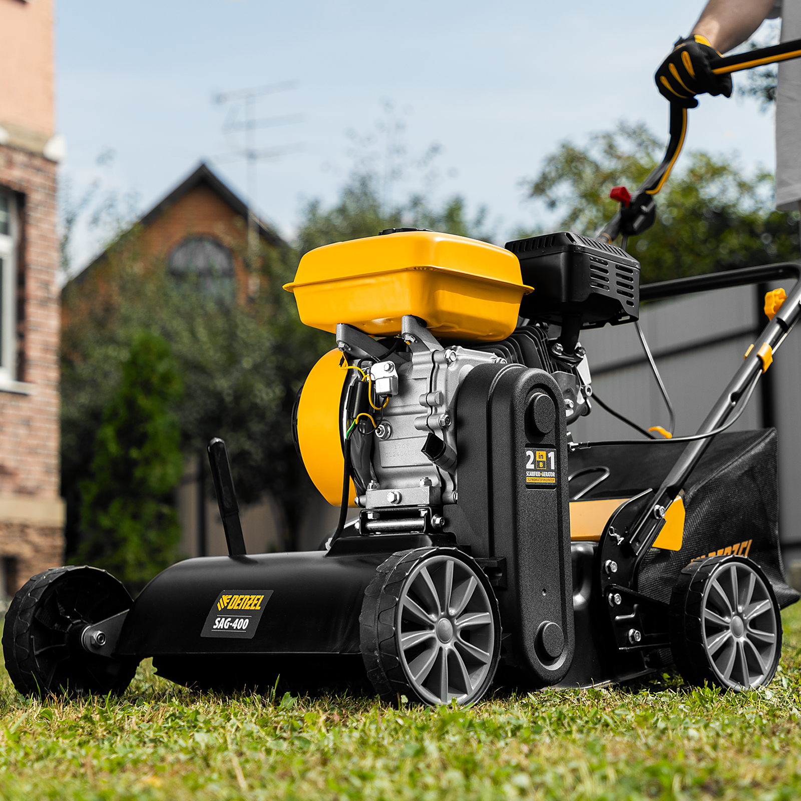 Скарификатор-аэратор бензиновый SAG-400, 212 см3, -15/+10 мм, 40 см Denzel