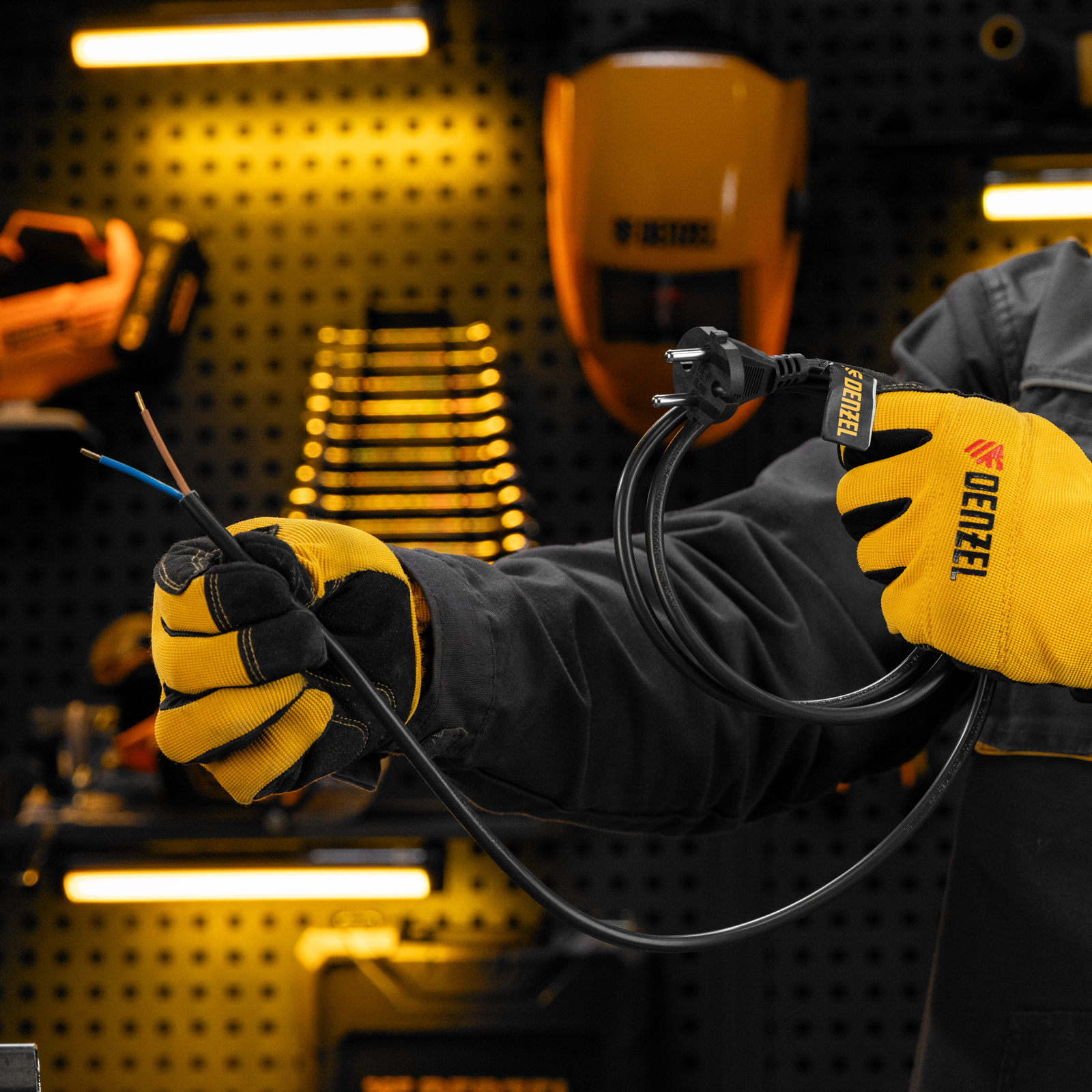 Шнур сетевой Energy Series, ПВС, 1,5 м, 2 x 1,5 мм, с неразборной вилкой, черный, Denzel