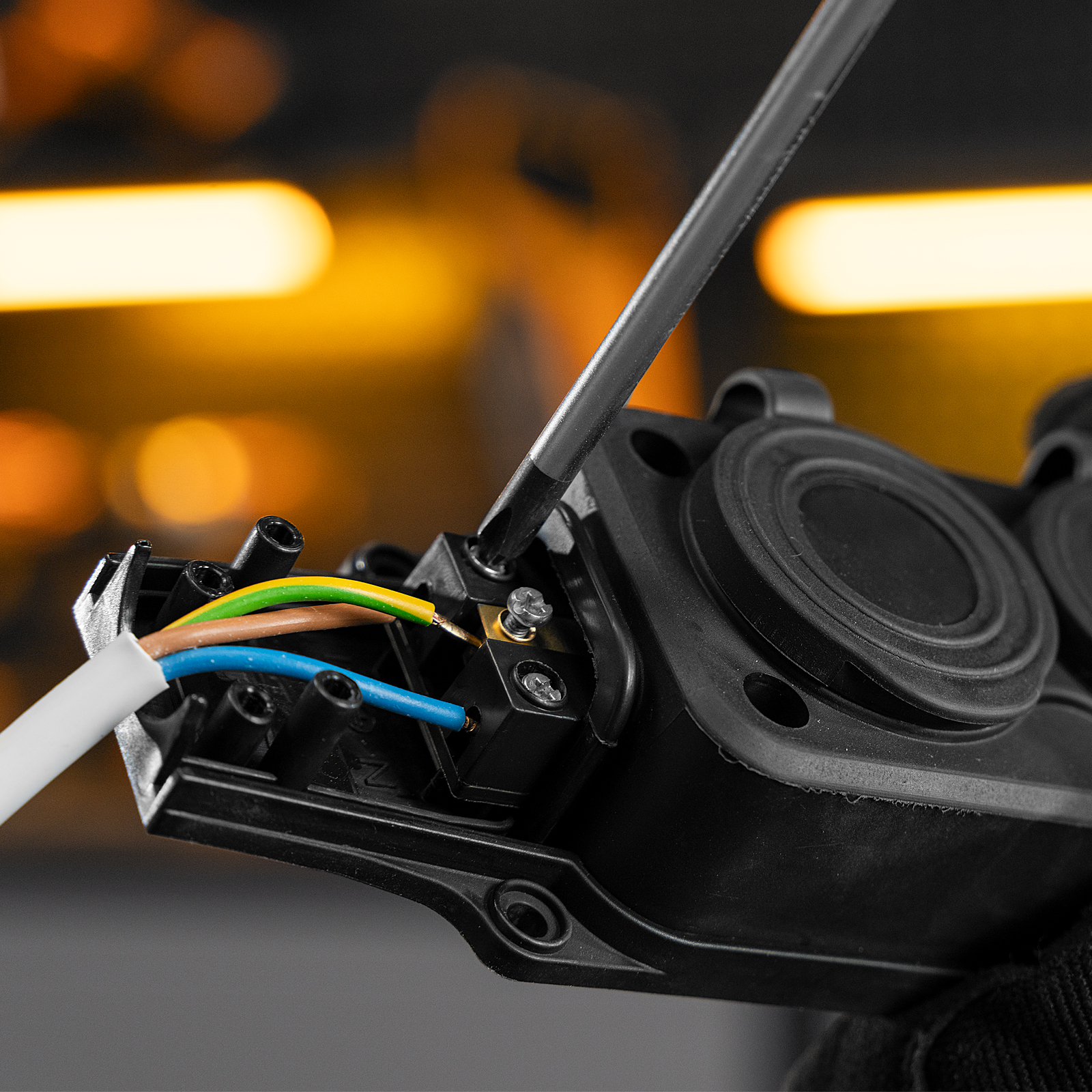 Шнур сетевой Energy Series, ПВС, 1,5 м, 3 x 1,5 мм, с неразборной вилкой, белый, Denzel