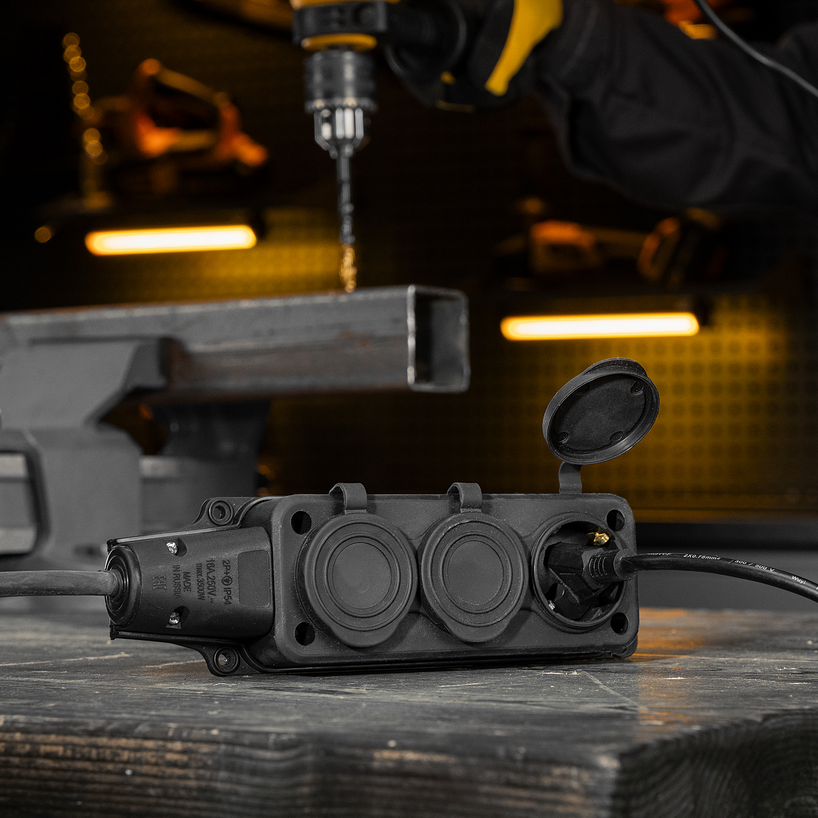 Удлинитель-шнур силовой Top Series, КГТТ, 20м, 3 розетки, 3 x 1,5 мм Denzel