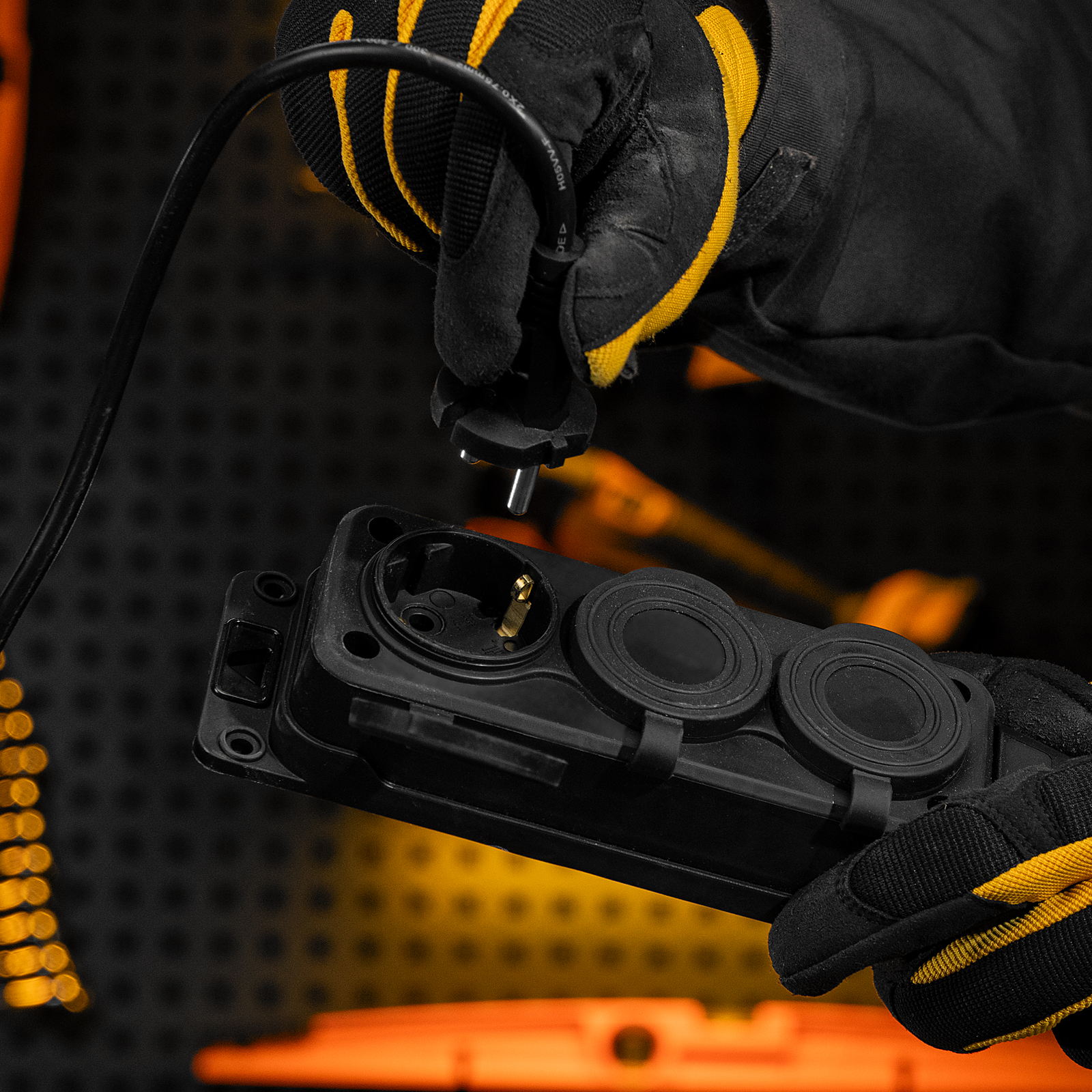 Удлинитель-шнур силовой Top Series, КГТТ, 20м, 3 розетки, 3 x 2,5 мм Denzel