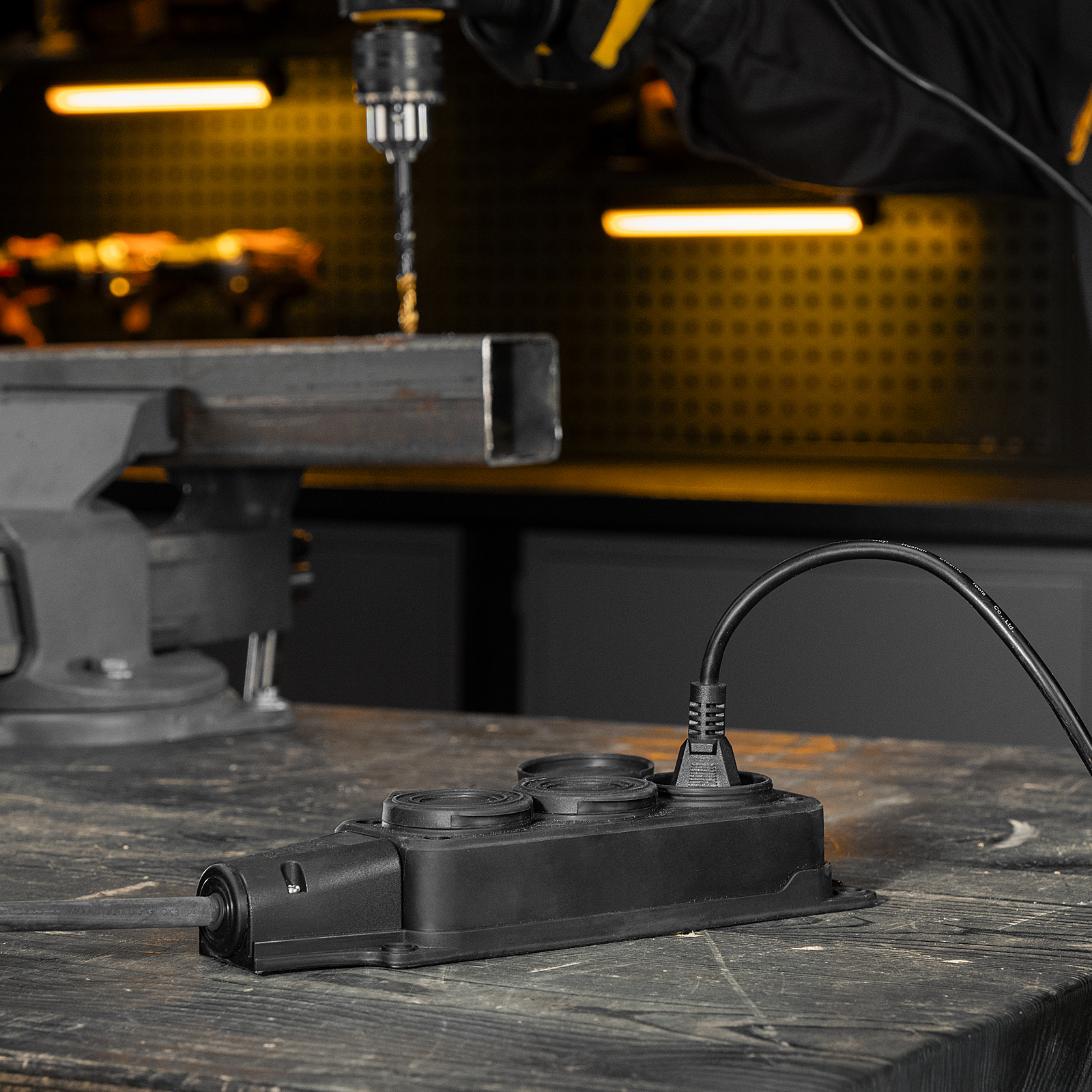 Удлинитель-шнур силовой Top Series, КГТТ, 20м, 3 розетки, 3 x 2,5 мм Denzel