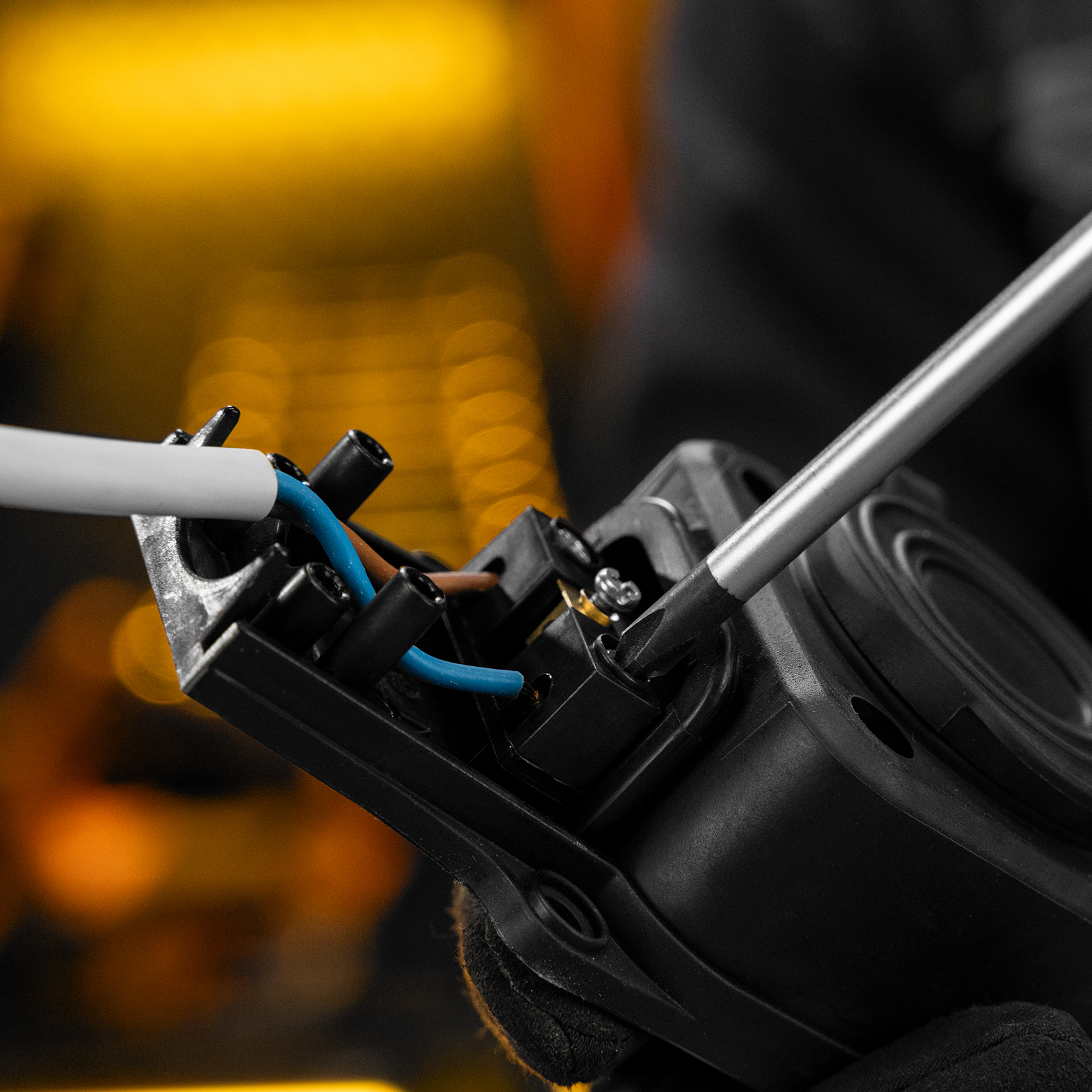 Шнур сетевой Energy Series, ПВС, 3 м, 2 x 1,5 мм, с неразборной вилкой, белый, Denzel