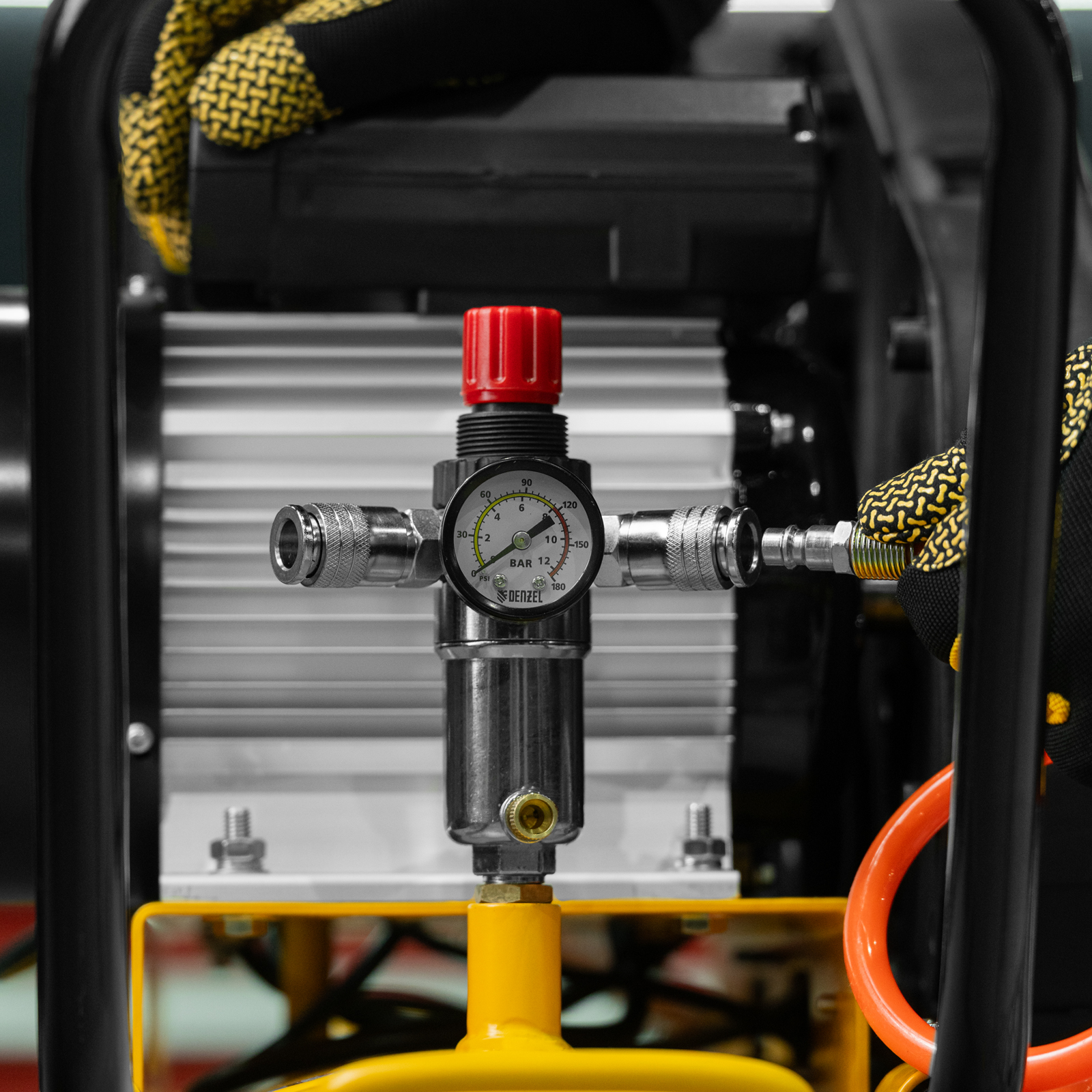 Компрессор воздушный рем. привод BCI 2200/100, 2,2 кВт, 100 литров, 420 л/мин Denzel