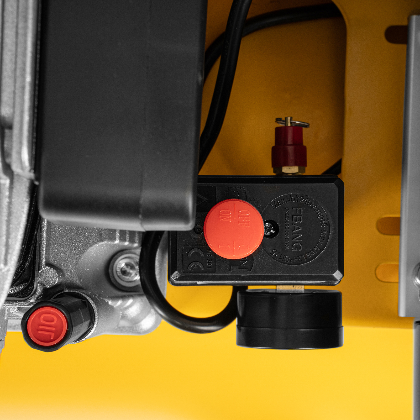 Компрессор воздушный рем. привод BCI 2200/100, 2,2 кВт, 100 литров, 420 л/мин Denzel