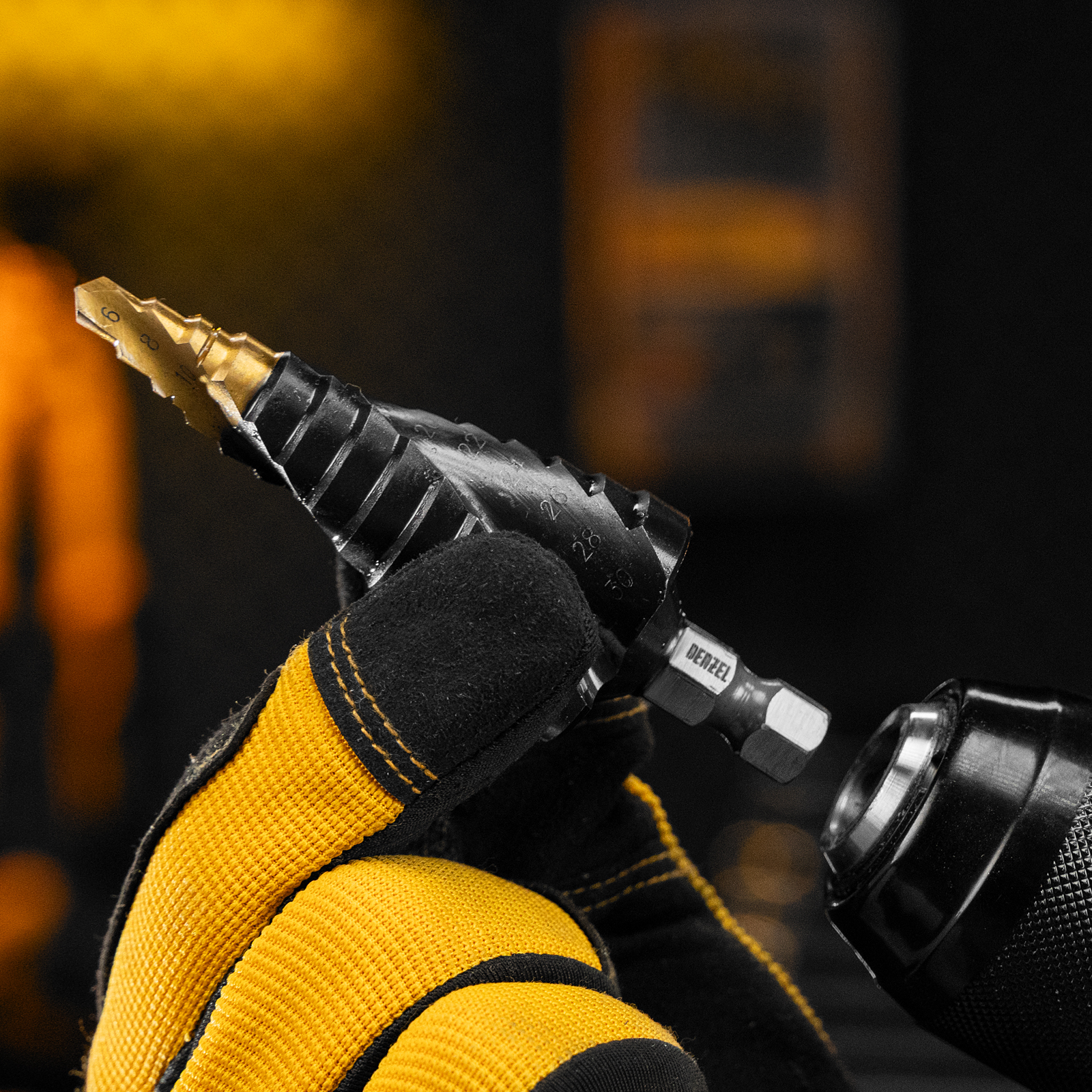 Сверло ступенчатое, 6-8-10-12-14-16-18-20-22-24-26-28-30мм, Р6М5, 6-гр. хвостовик Denzel