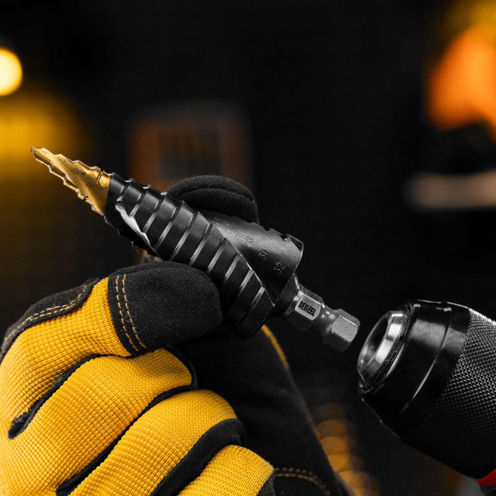 Сверло ступенчатое, 4-6-8-10-12-14-16-18-20-22-24-26-28-30-32 мм, Р6М5, 6-гр. хвостовик Denzel