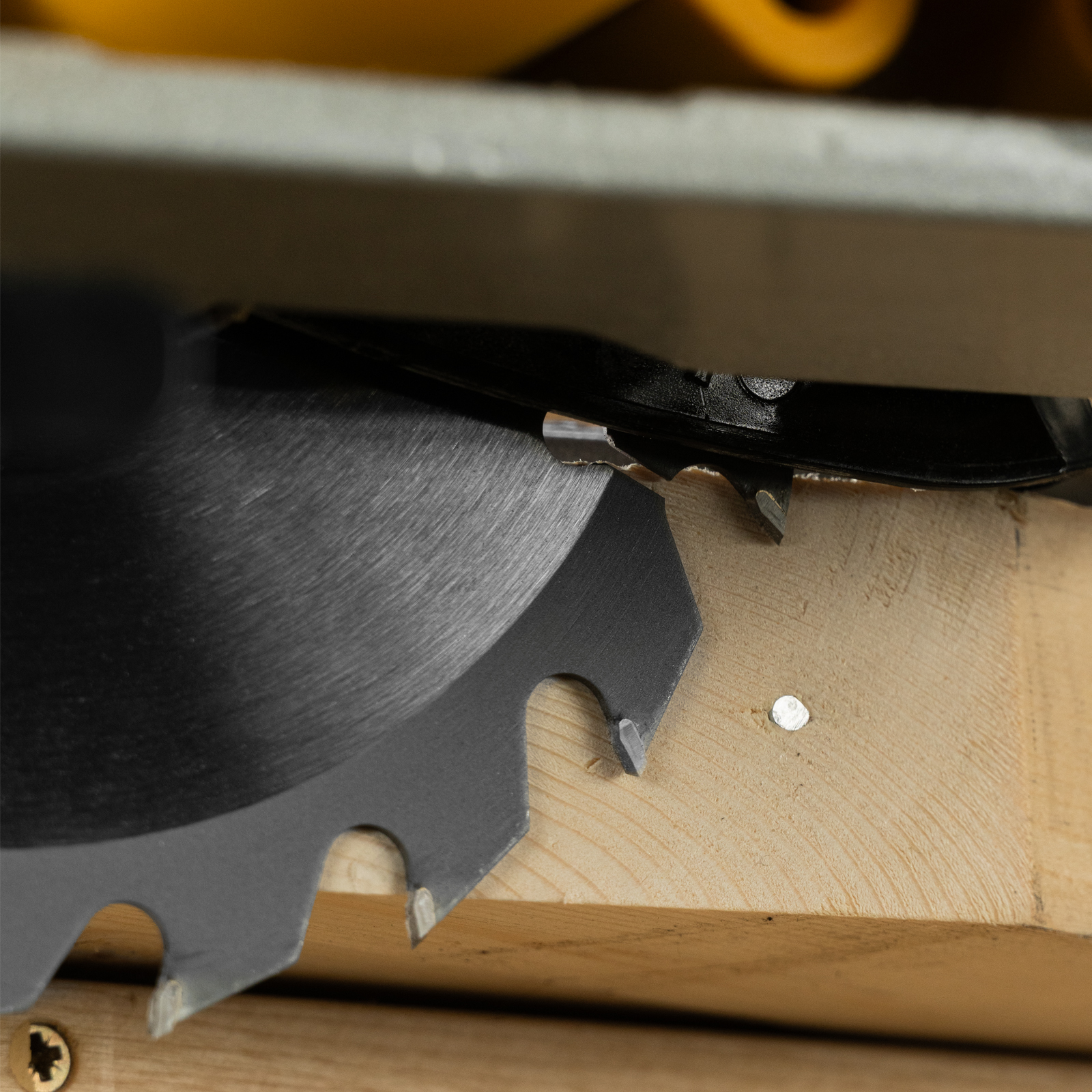 Пильный диск по дереву с гвоздями, ф165 х 20 мм, 20 зубов Denzel