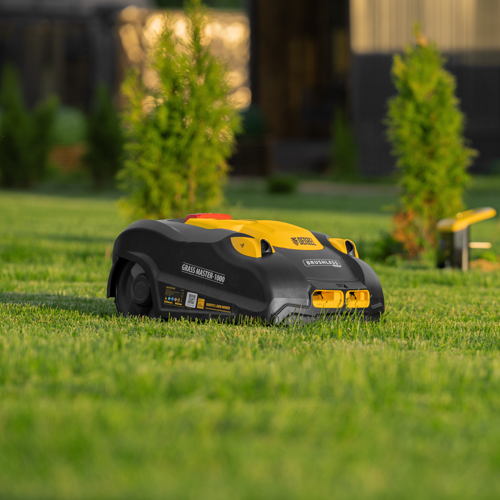 Робот-газонокосилка Grass Master 1000  1000м², 3Ач, 28V, LCD дисплей, Wi-Fi Denzel