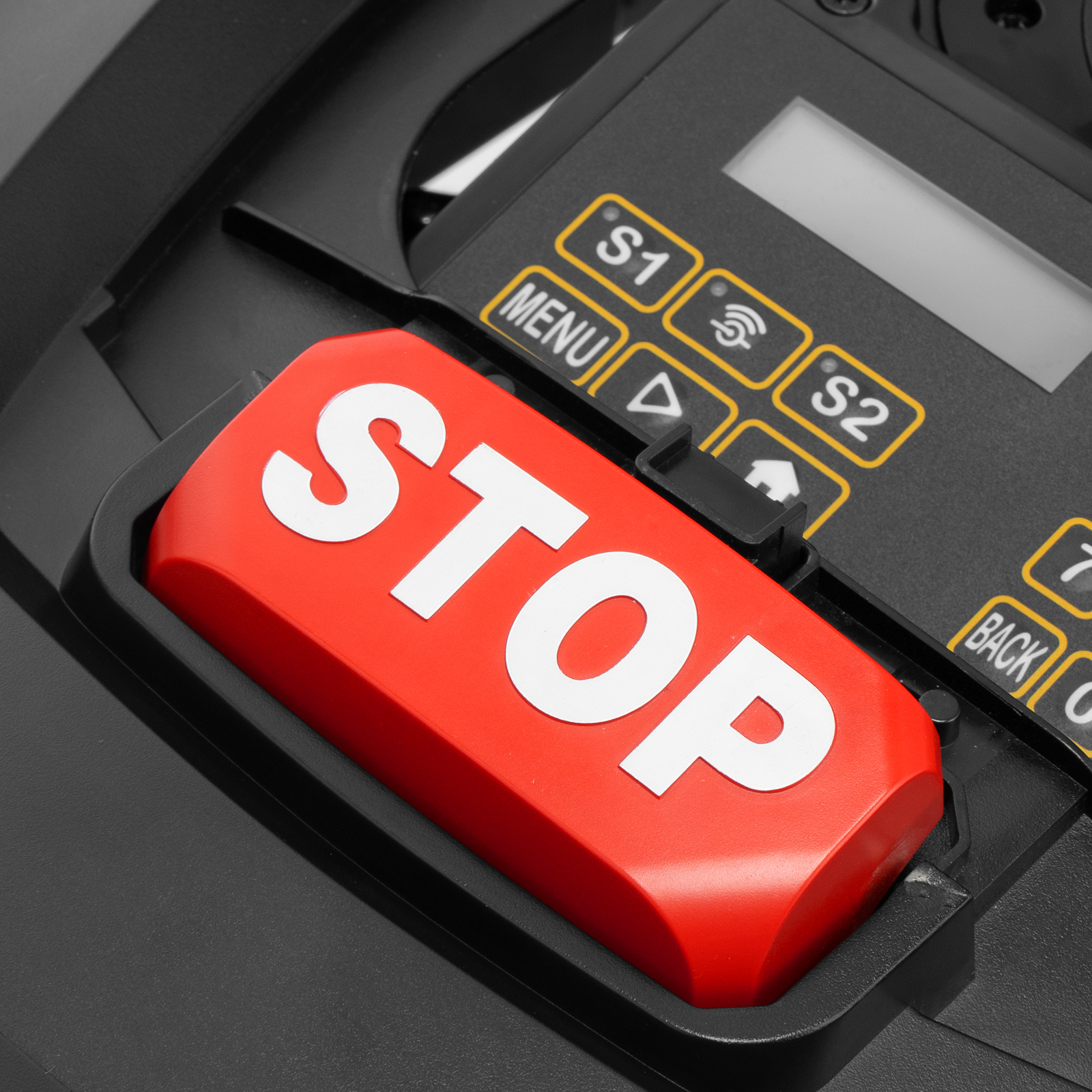 Робот-газонокосилка Grass Master 1000  1000м², 3Ач, 28V, LCD дисплей, Wi-Fi Denzel