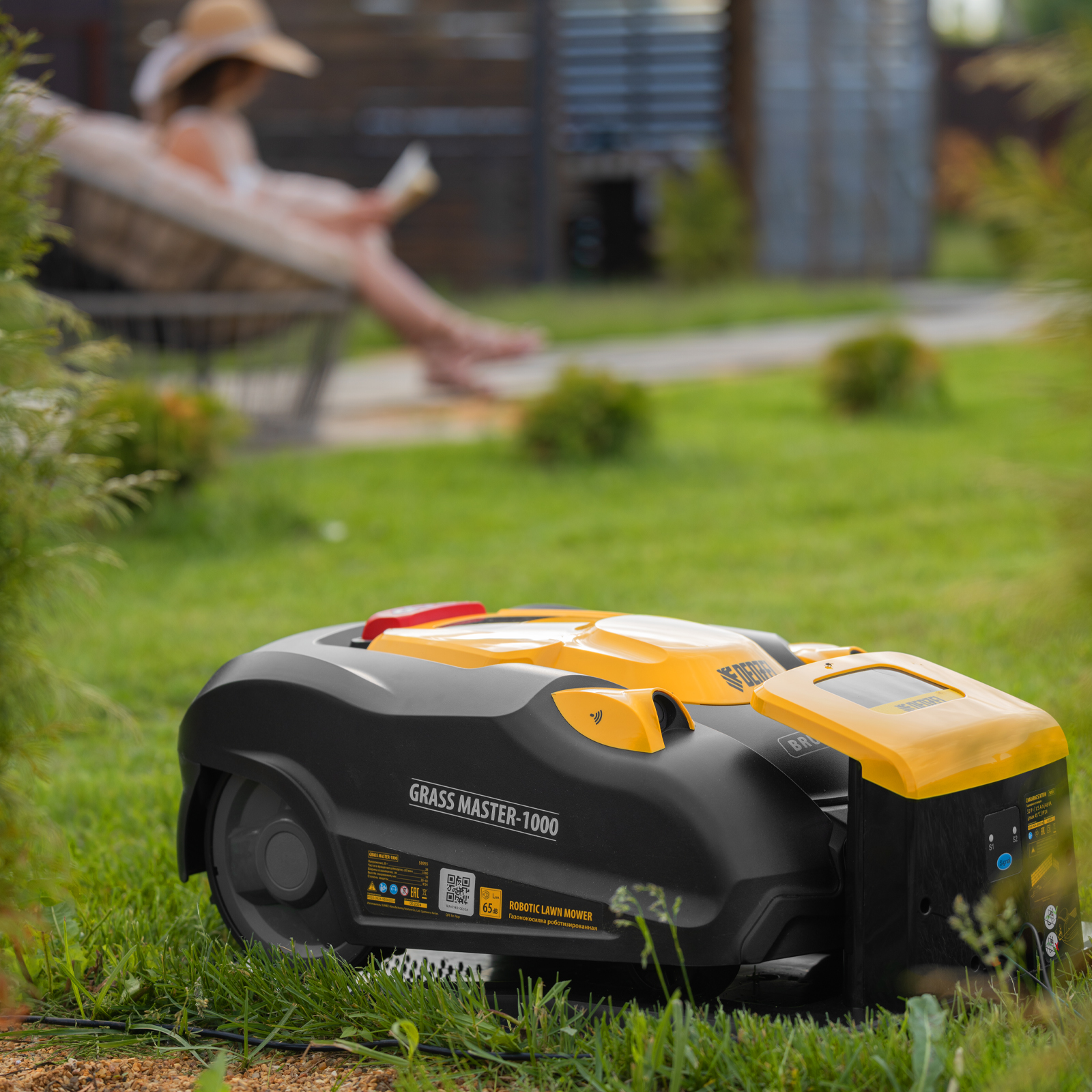 Робот-газонокосилка Grass Master 1000  1000м², 3Ач, 28V, LCD дисплей, Wi-Fi Denzel