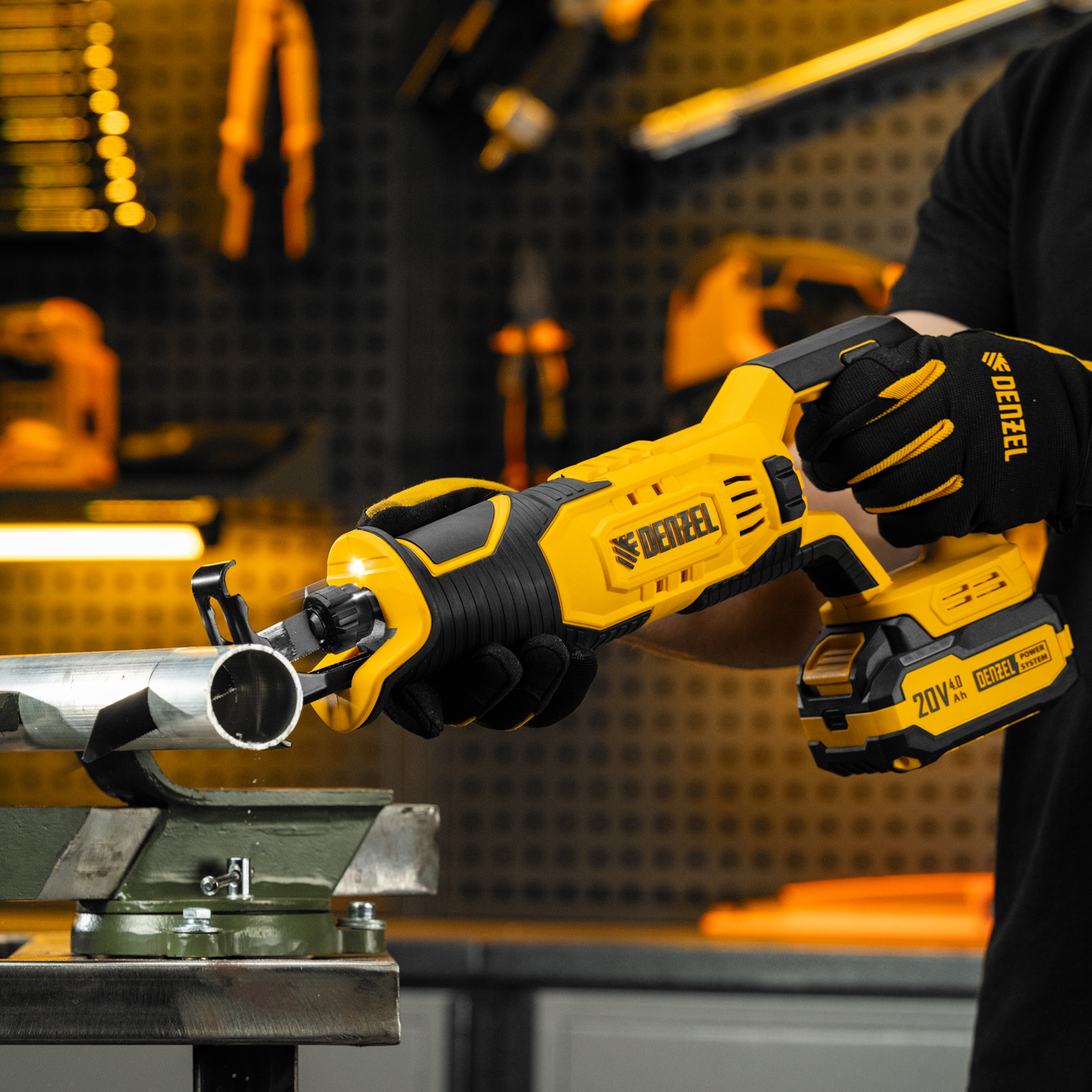 Пила сабельная аккумуляторная RS-180, Li-Ion, 20 В Denzel