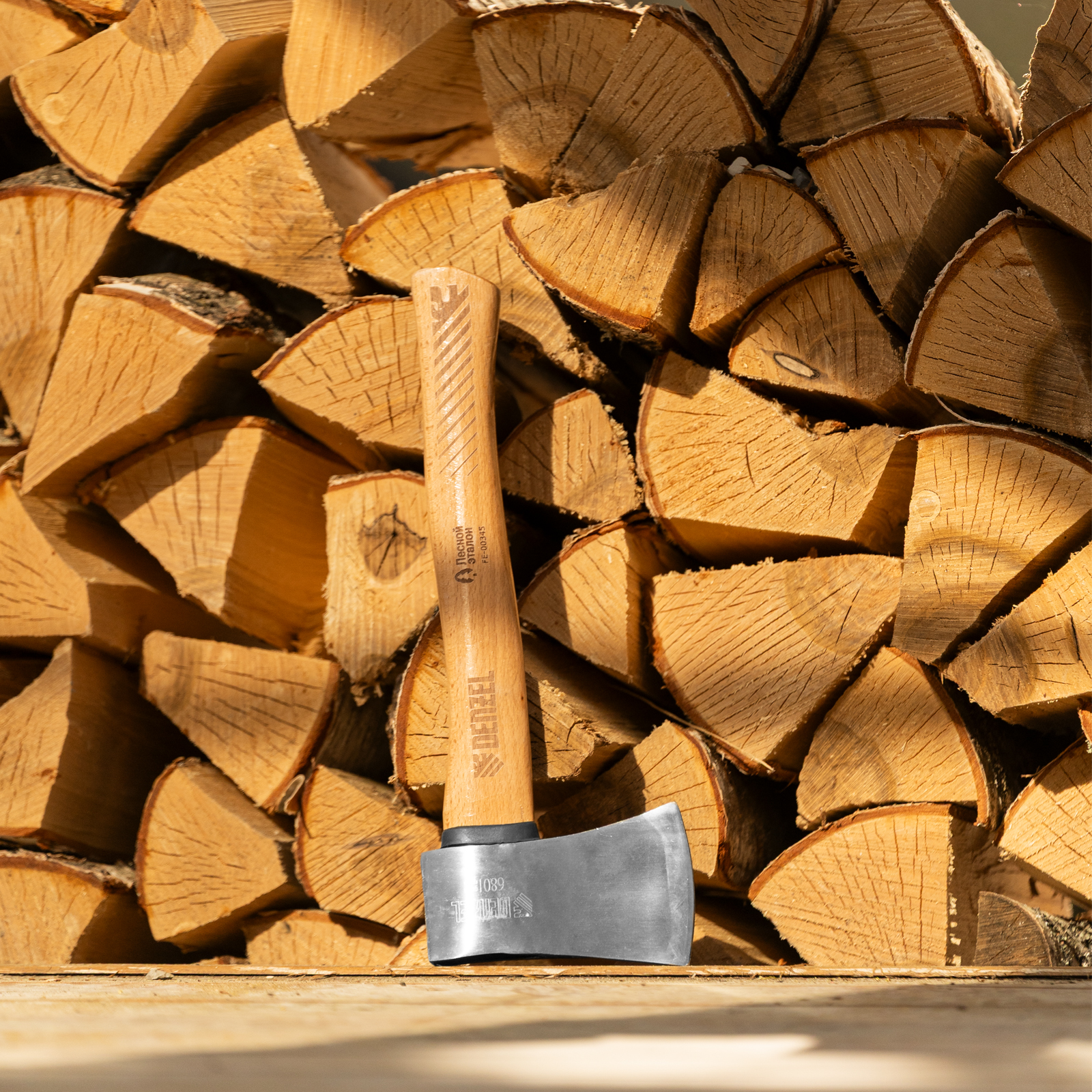 Топор кованый, 680 г, американский тип, буковая рукоятка, 360мм, EFP Denzel