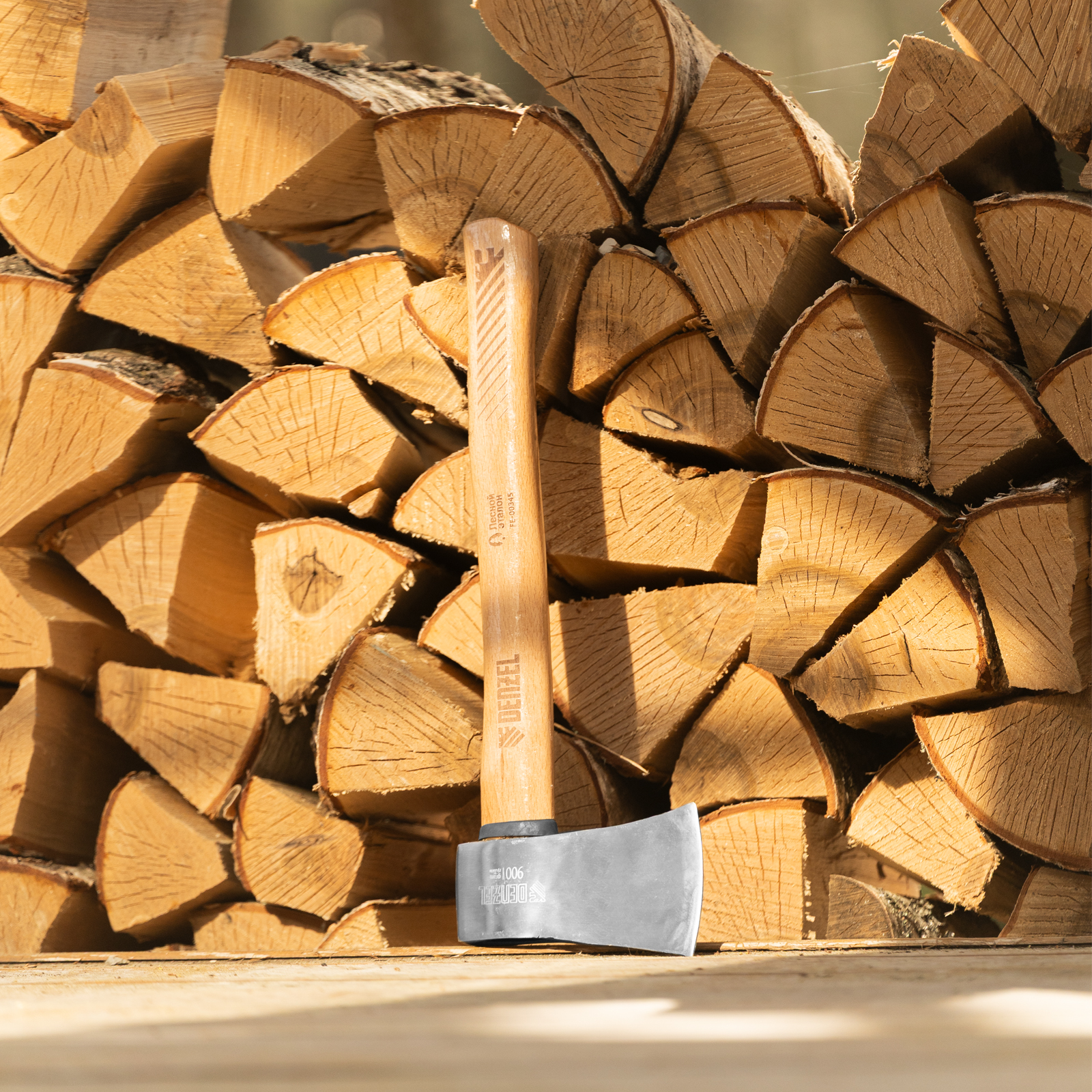 Топор кованый, 900 г, американский тип, буковая рукоятка, 430мм, EFP Denzel