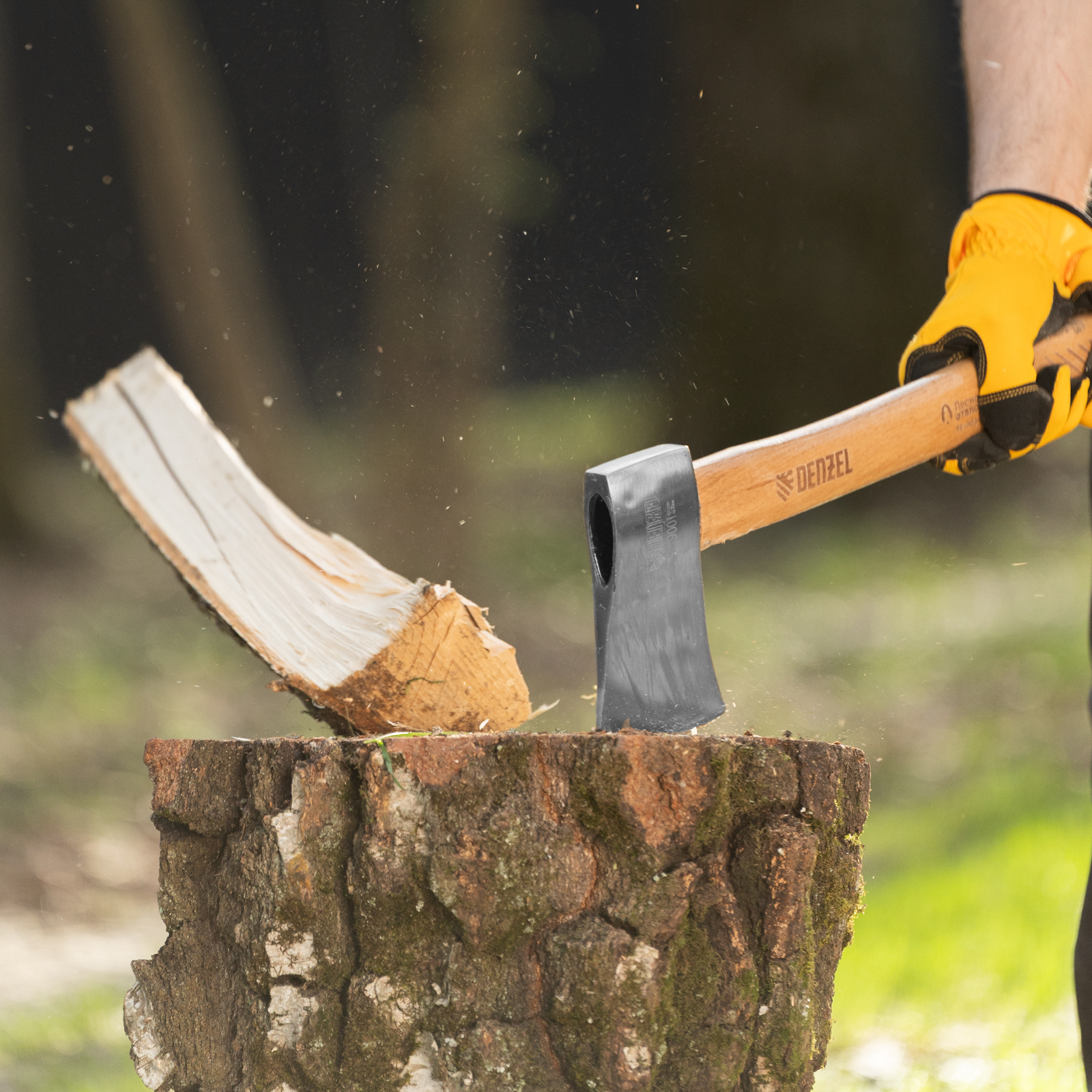 Топор кованый, 1130 г, американский тип, буковая рукоятка, 430мм, EFP Denzel