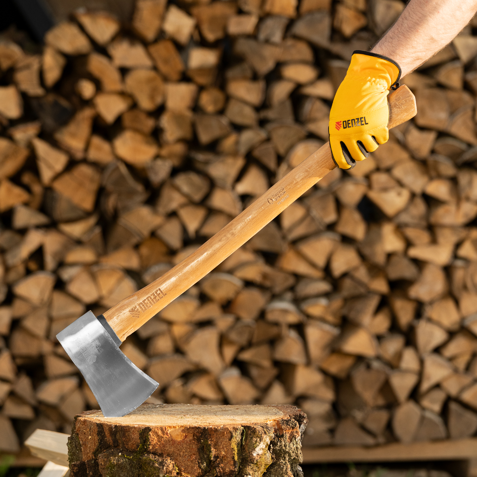 Топор кованый, 1360 г, американский тип, буковая рукоятка, 700мм, EFP Denzel