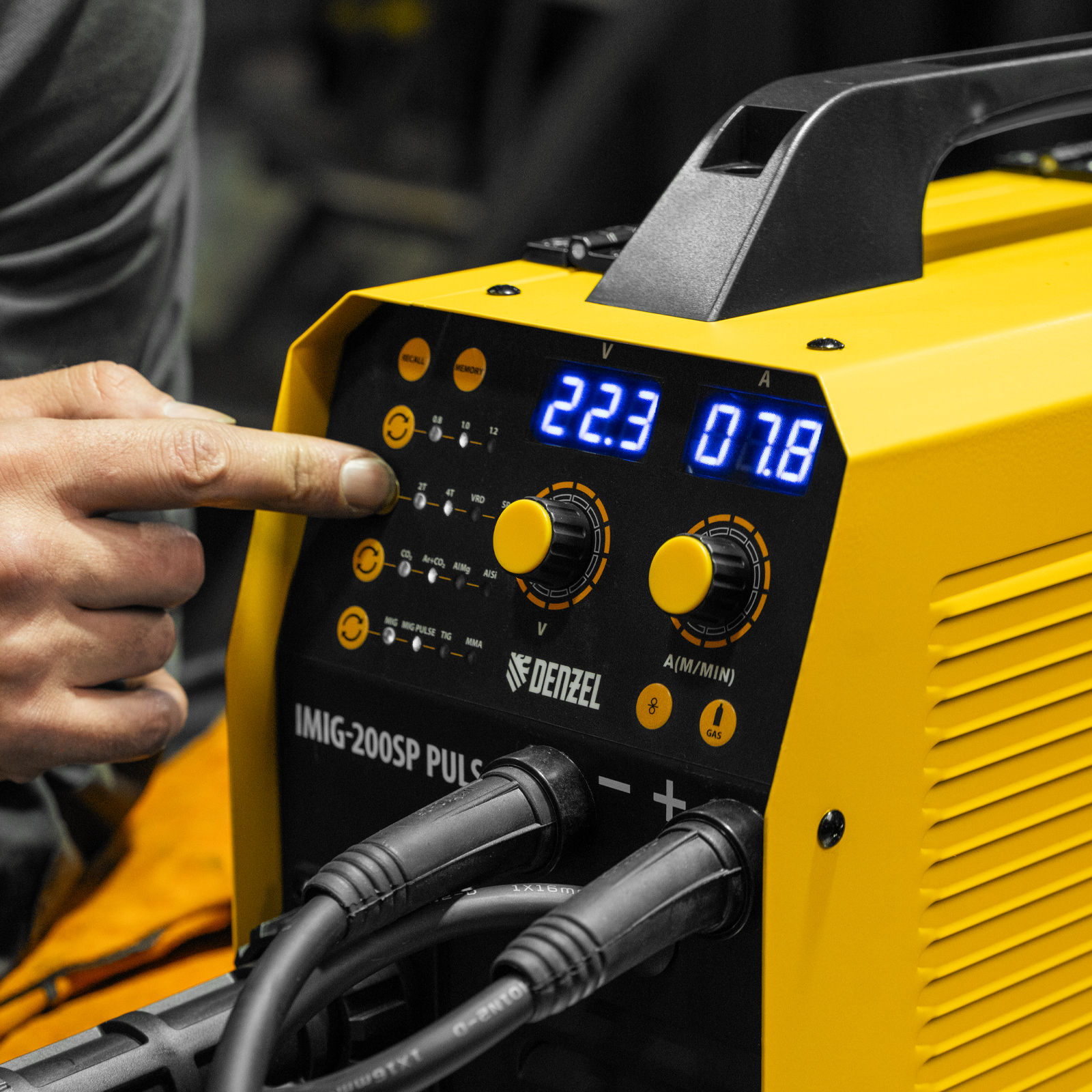 Аппарат инвертор. полуавтомат. cварки IMIG-200SP Pulse, 200 А, ПВ 60%, катушка 5 кг// Denzel