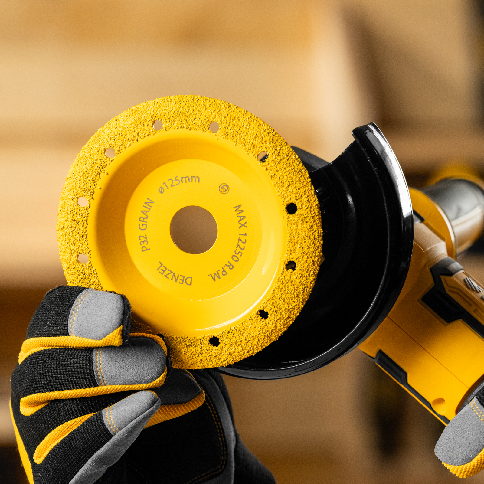 Чашка твёрдосплавная зачистная,125 мм, Наклонная, мелкое зерно #32// Denzel