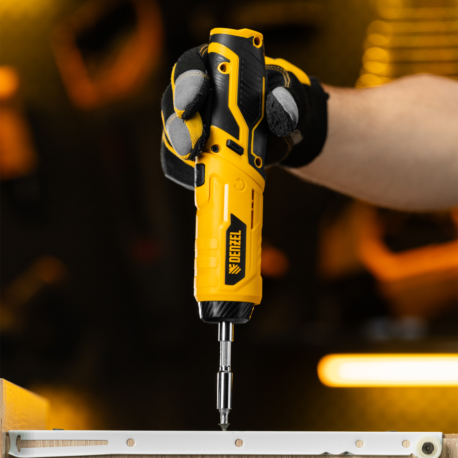 Отвертка аккумуляторная CSH-3.6, 54 биты, Li-Ion, 3,6 В// Denzel