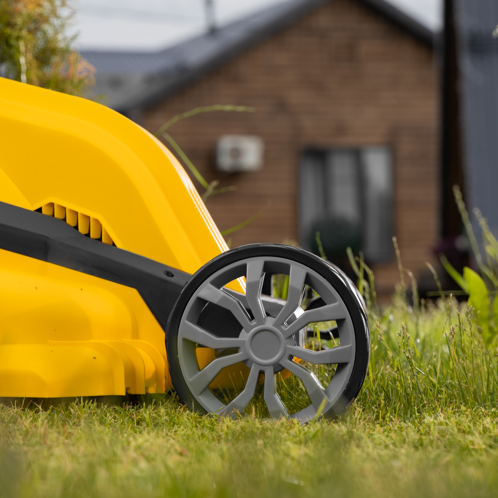 Газонокосилка электрическая GMC-2000, шир. 44см, 2000 Вт, 6 уров., травосб. 45 л Denzel