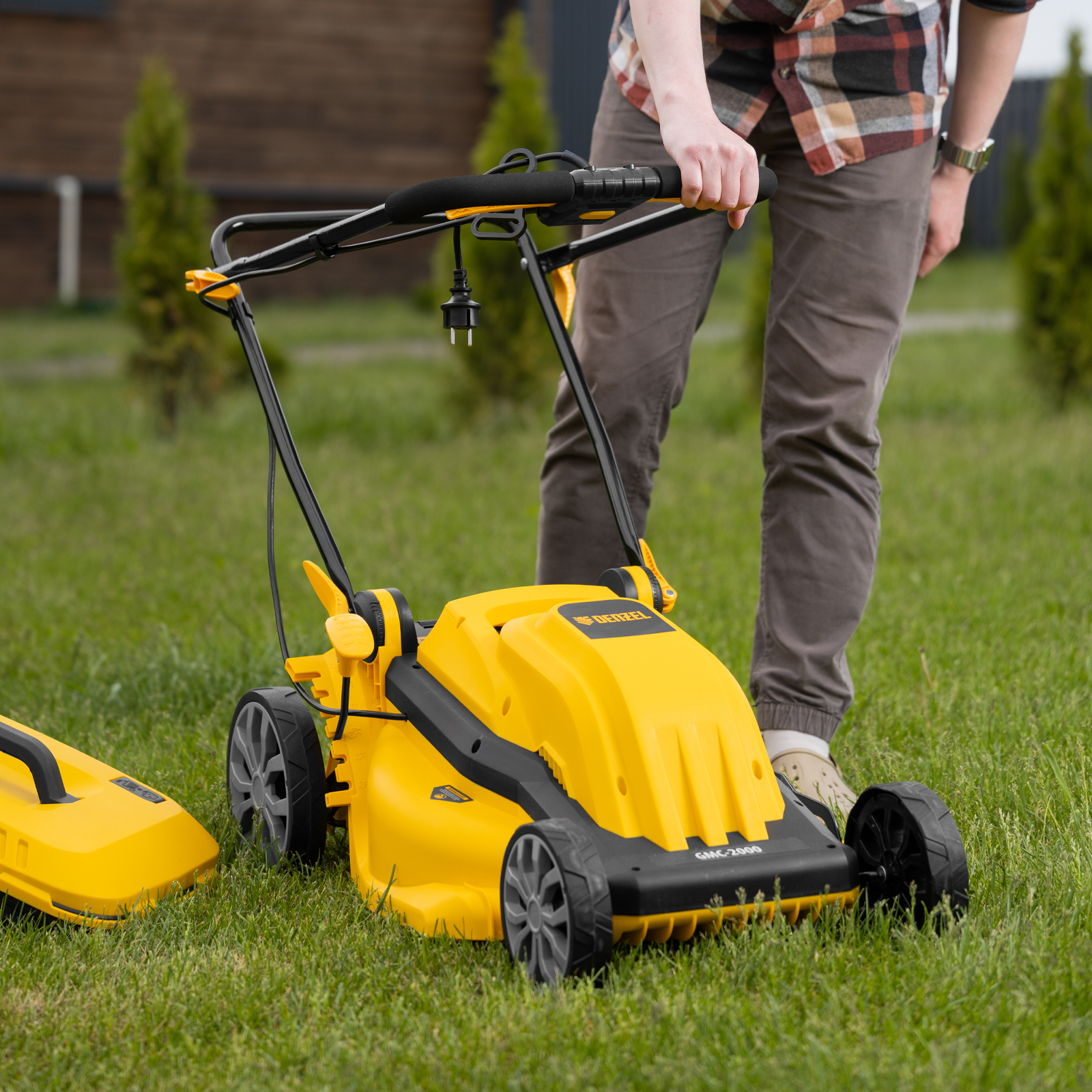 Газонокосилка электрическая GMC-2000, шир. 44см, 2000 Вт, 6 уров., травосб. 45 л Denzel