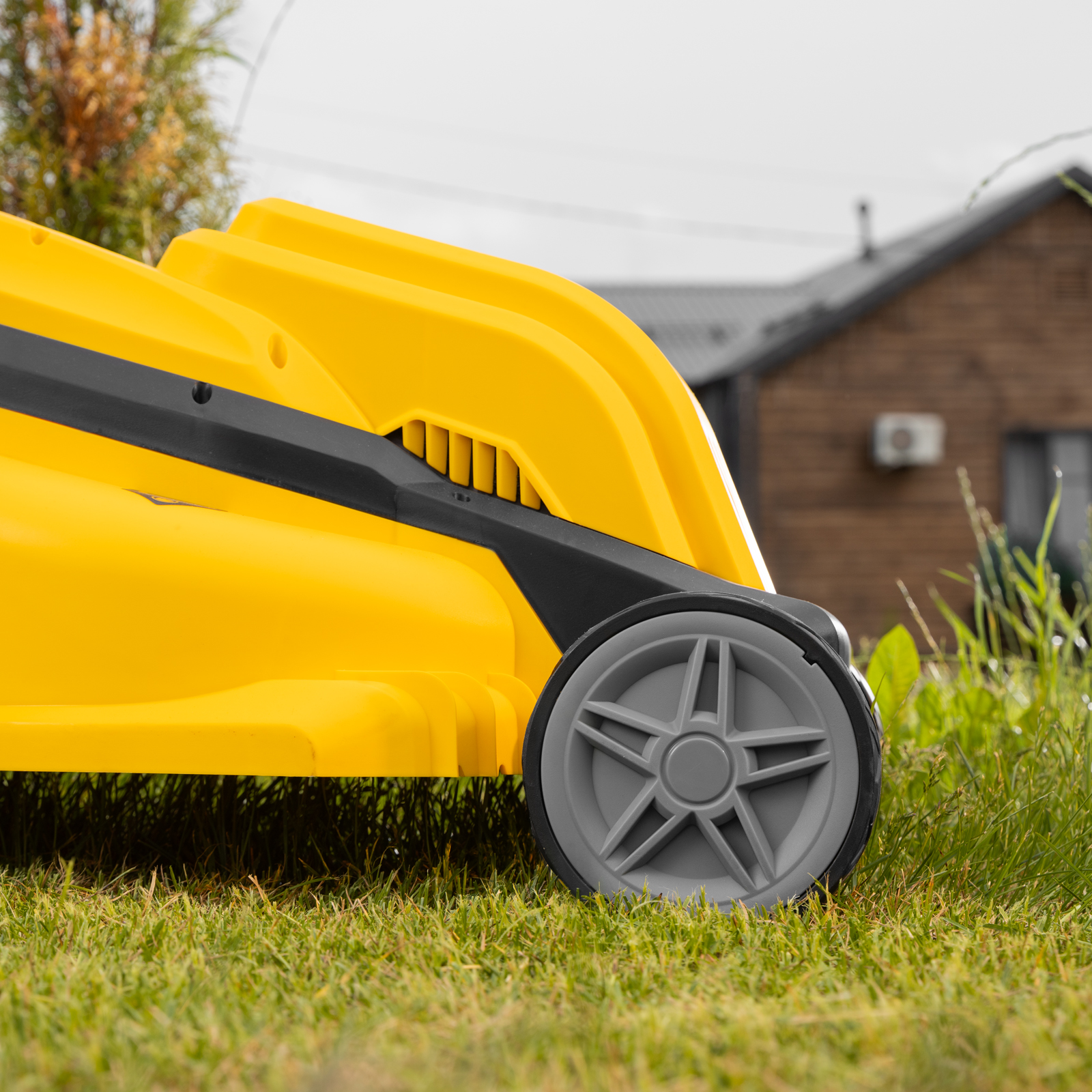 Газонокосилка электрическая GMC-1800, шир. 38см, 1800 Вт, 6 уров., травосб. 35 л Denzel