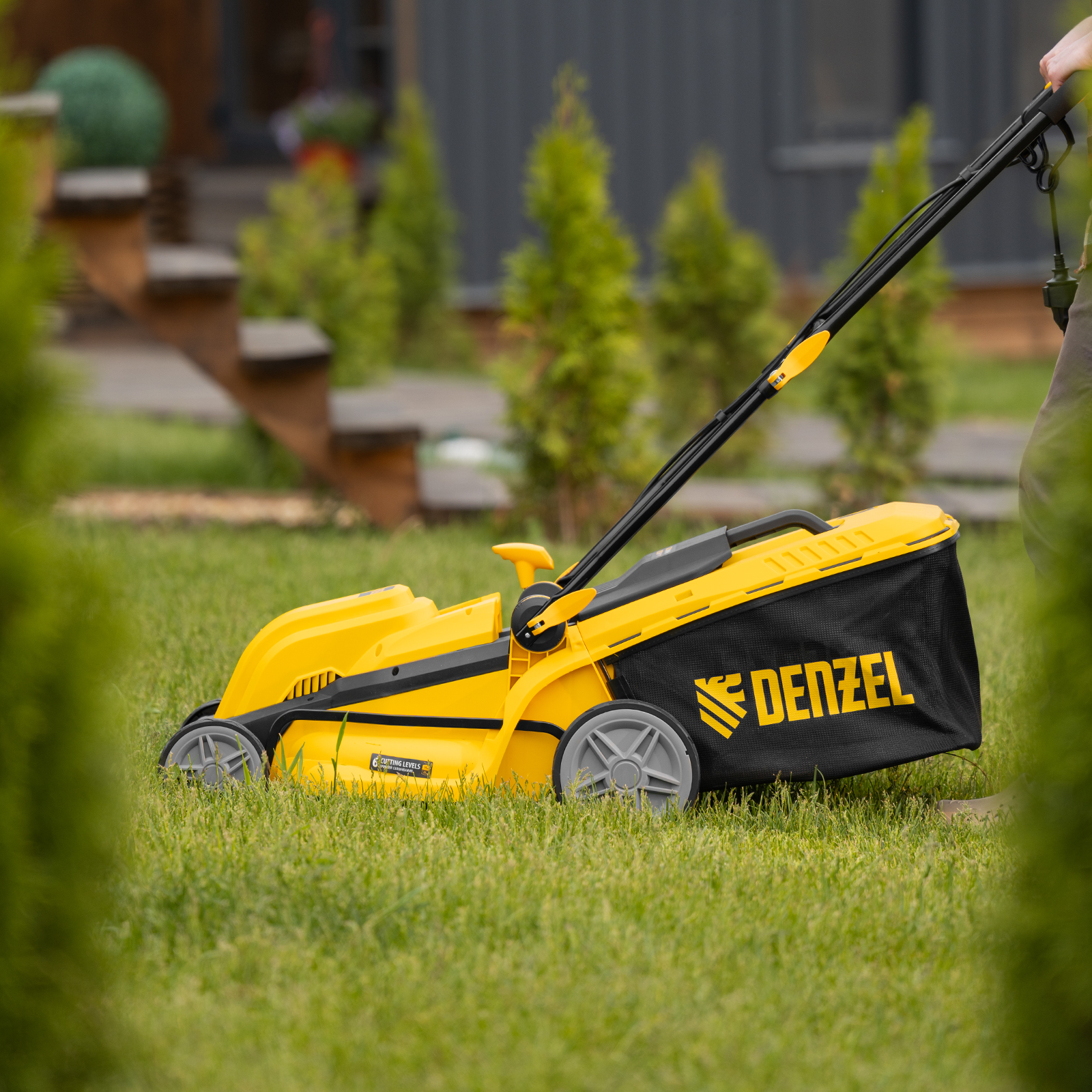 Газонокосилка электрическая GMC-1800, шир. 38см, 1800 Вт, 6 уров., травосб. 35 л Denzel