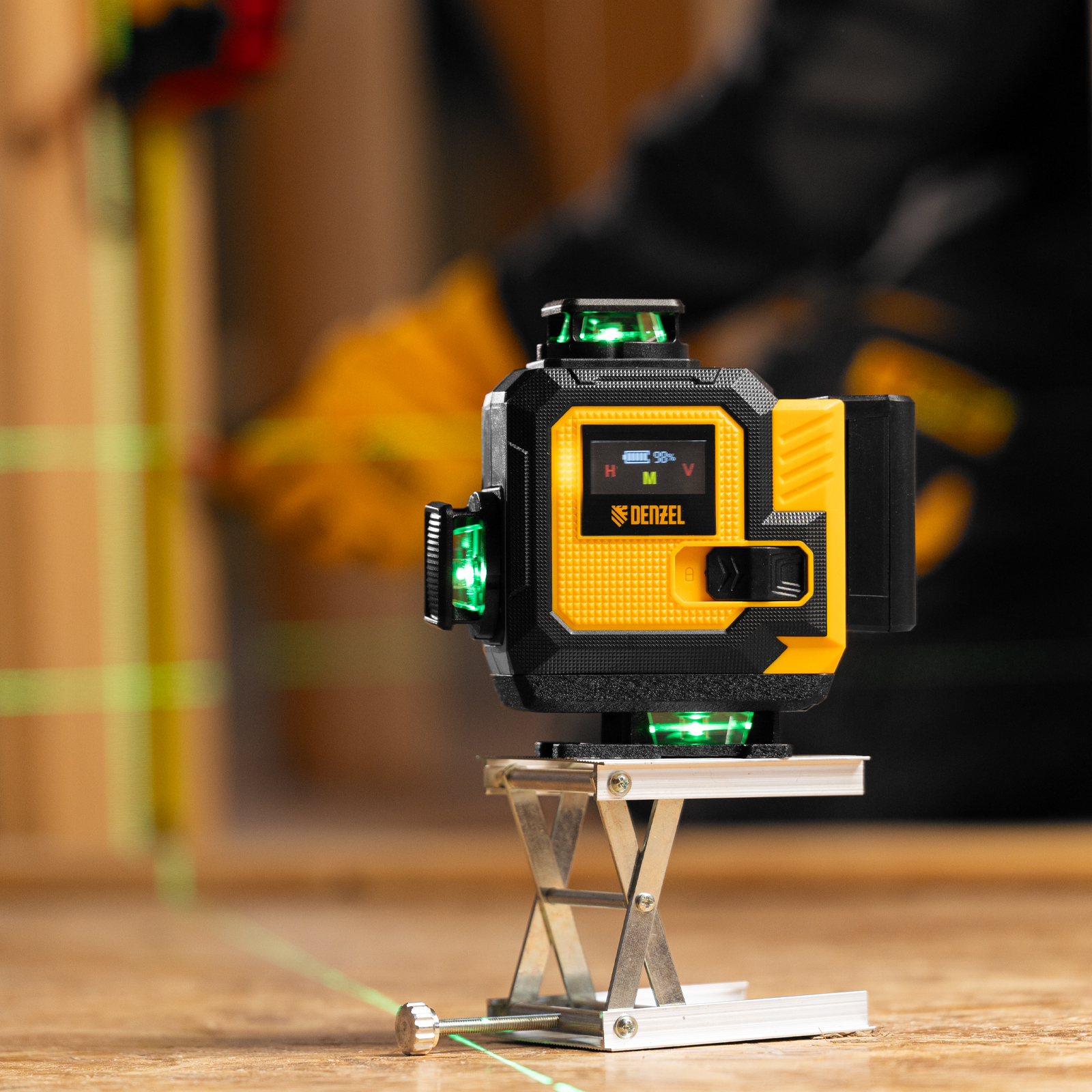 Лазерный уровень мультипризменный DLV-360-4C, 30 м, зеленый луч, Li-Ion 2,4 Aч, кейс// Denzel